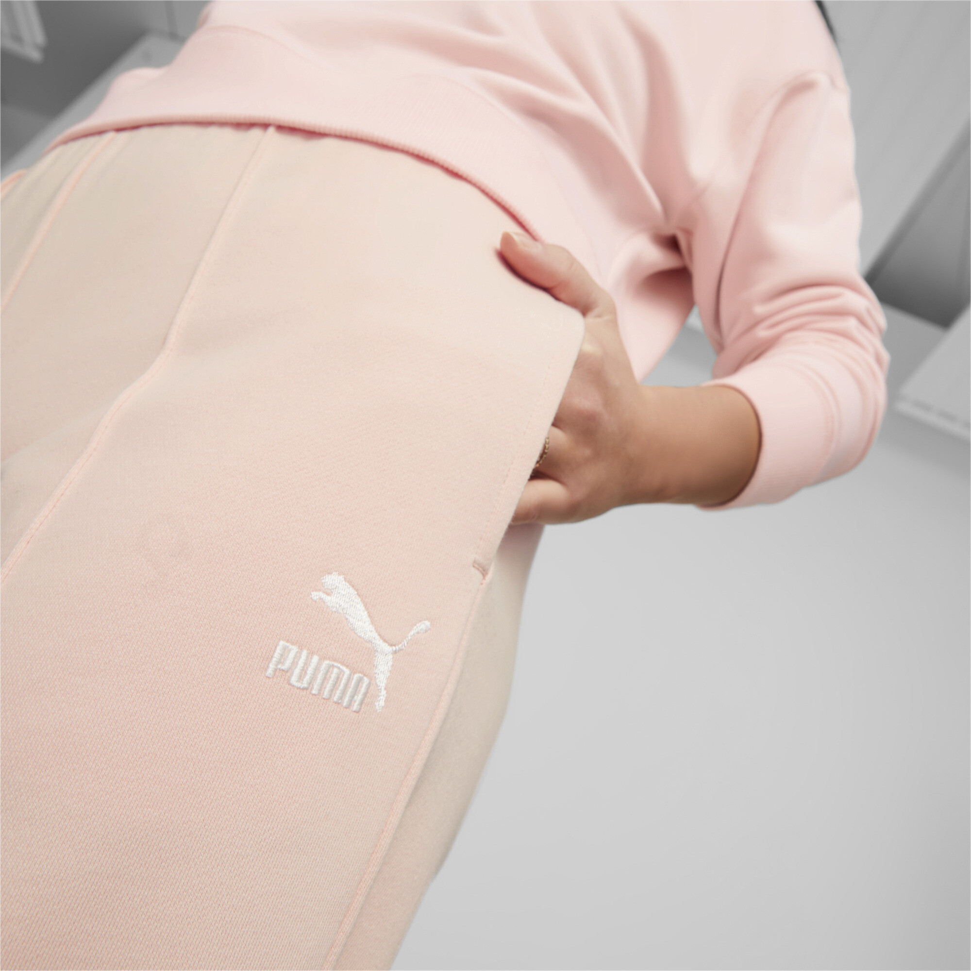 Women's Puma Classics Sweatpants, Pink, Size M, Clothing