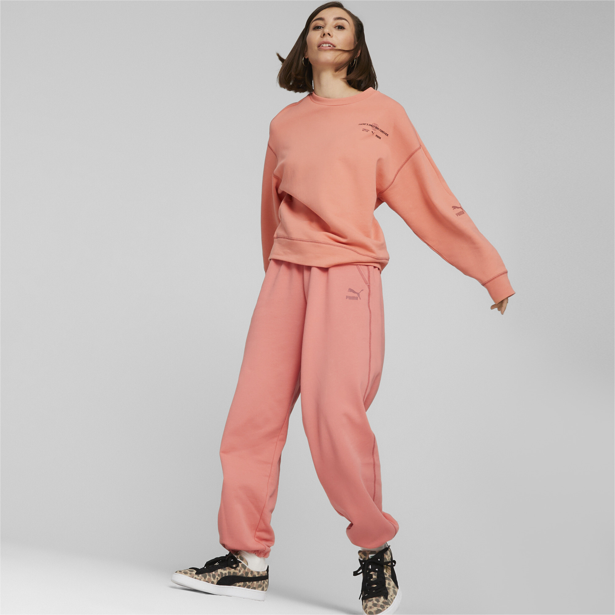 Women's PUMA Classics RE:ESCAPE Sweatpants Women In Pink, Size Small