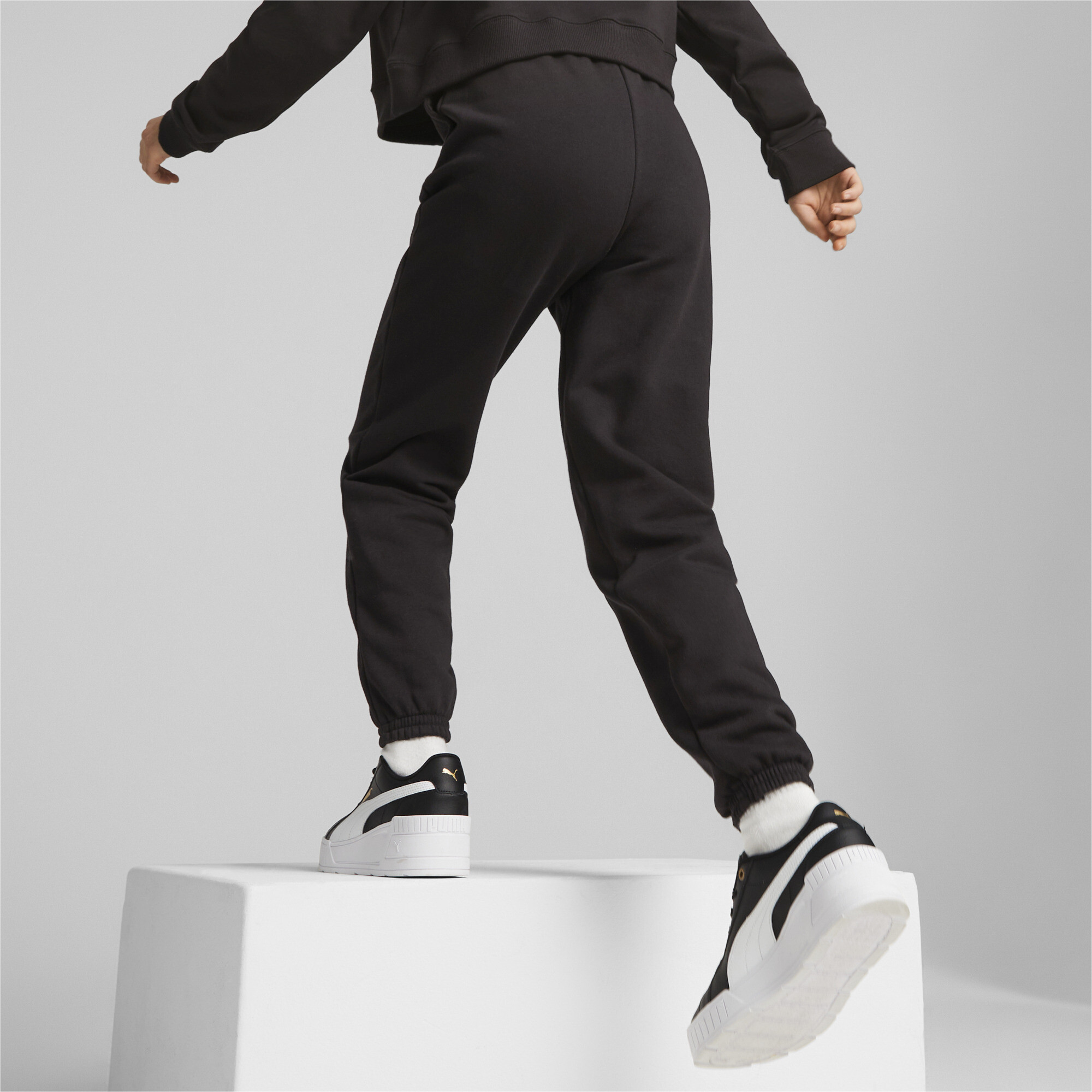PUMA Classics Sweatpants In Black, Size 9-10 Youth