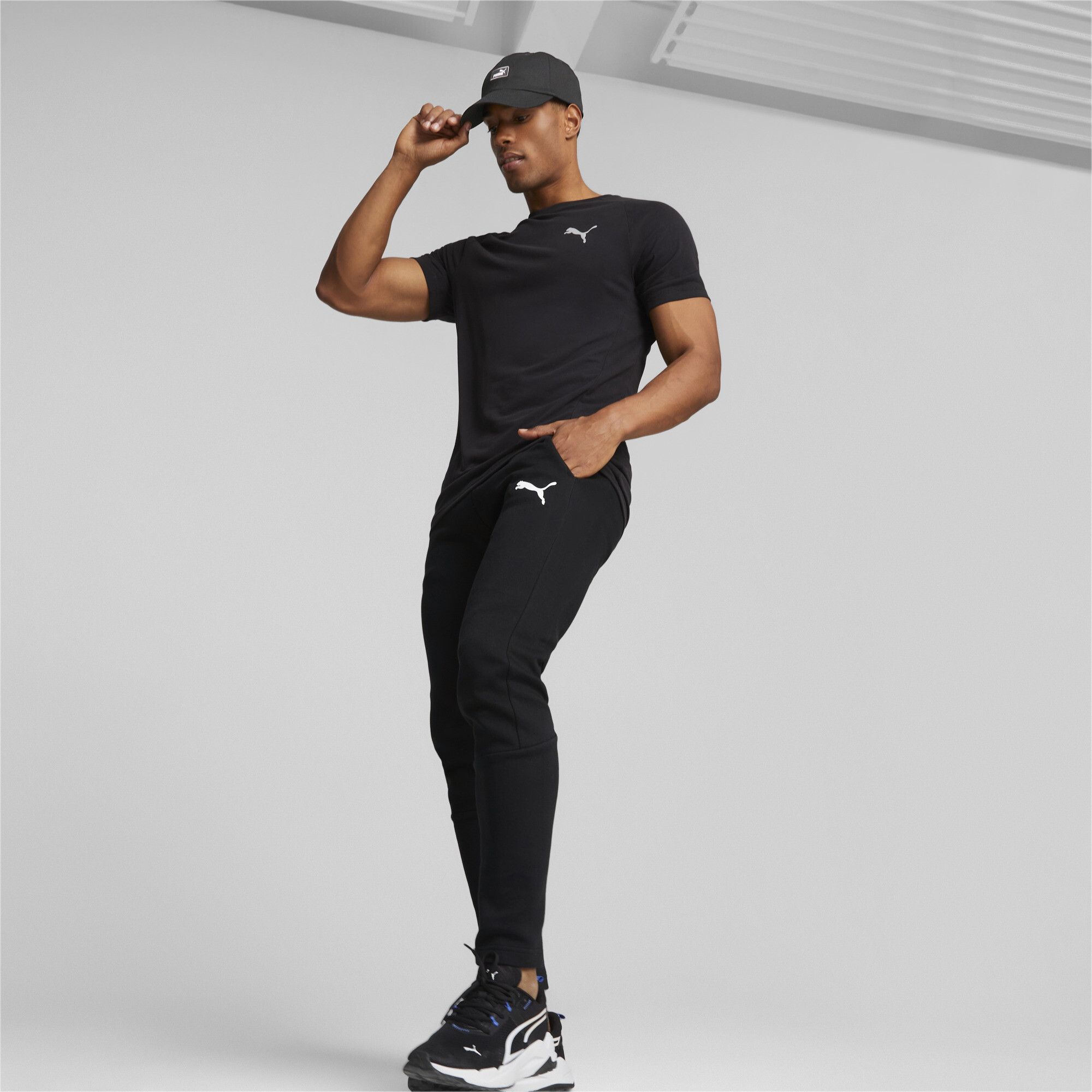Men's PUMA Evostripe Sweatpants In Black, Size Medium