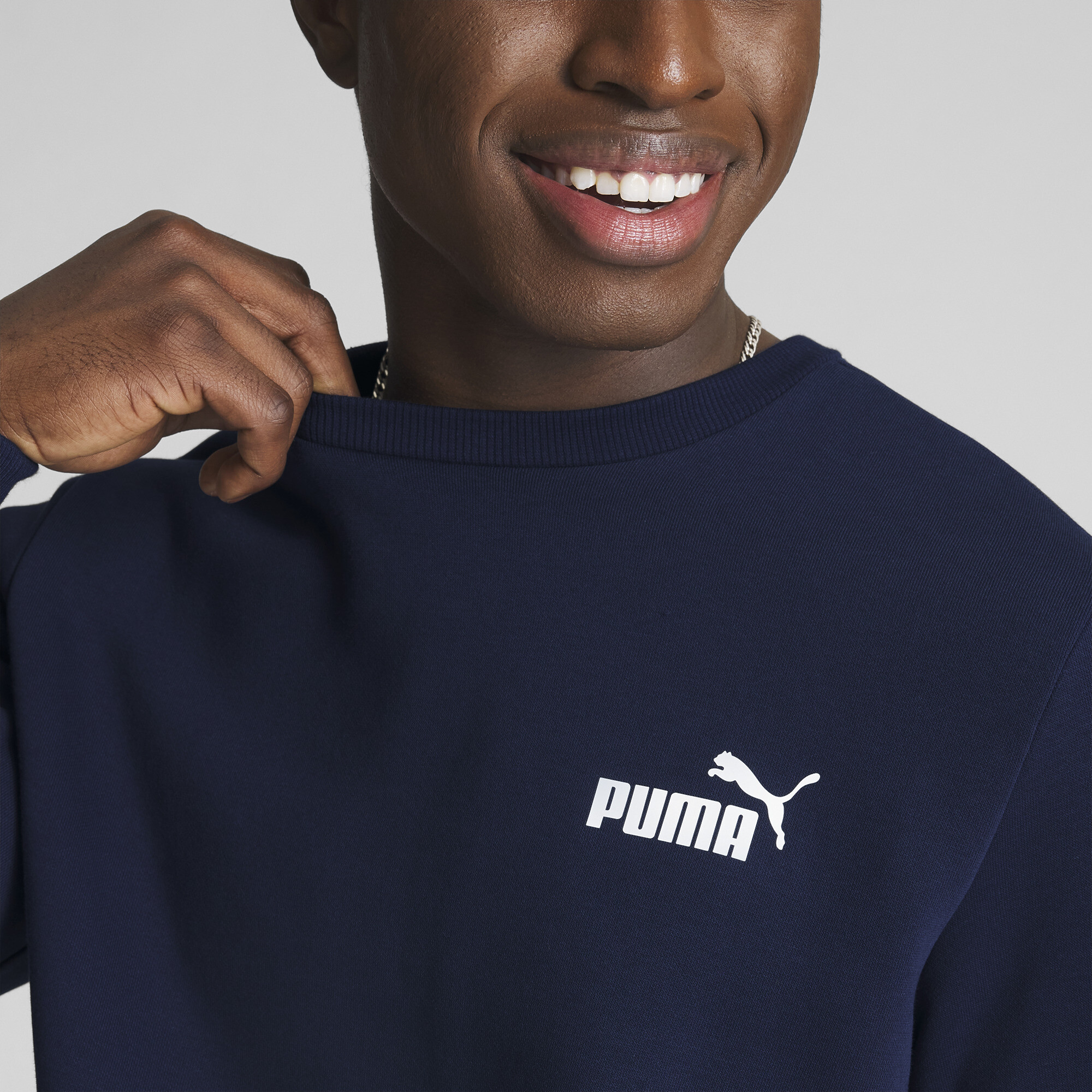 PUMA Men's Essentials Small Logo Crew Neck Sweatshirt