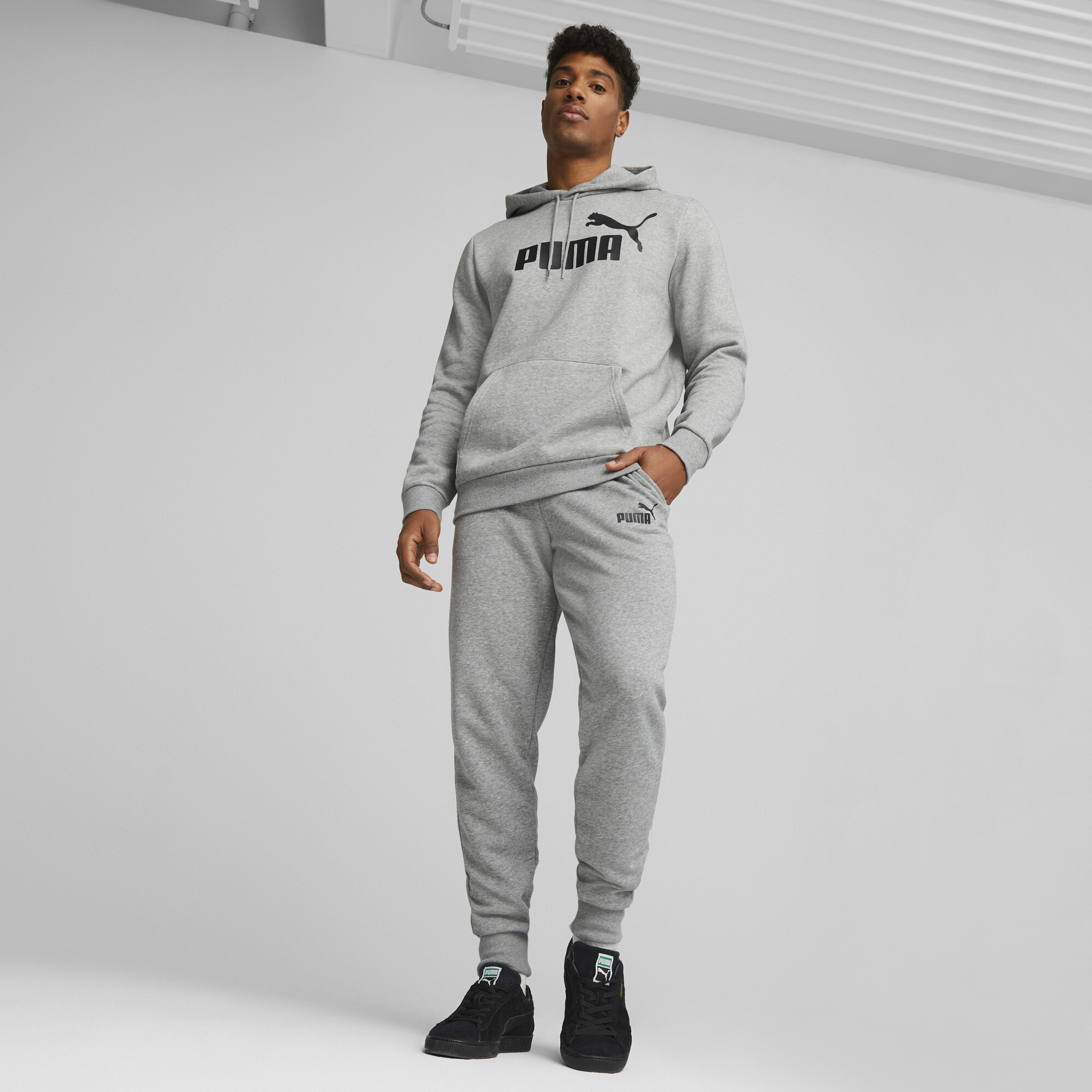 Men's PUMA Essentials Logo Sweatpants Men In Heather, Size Small