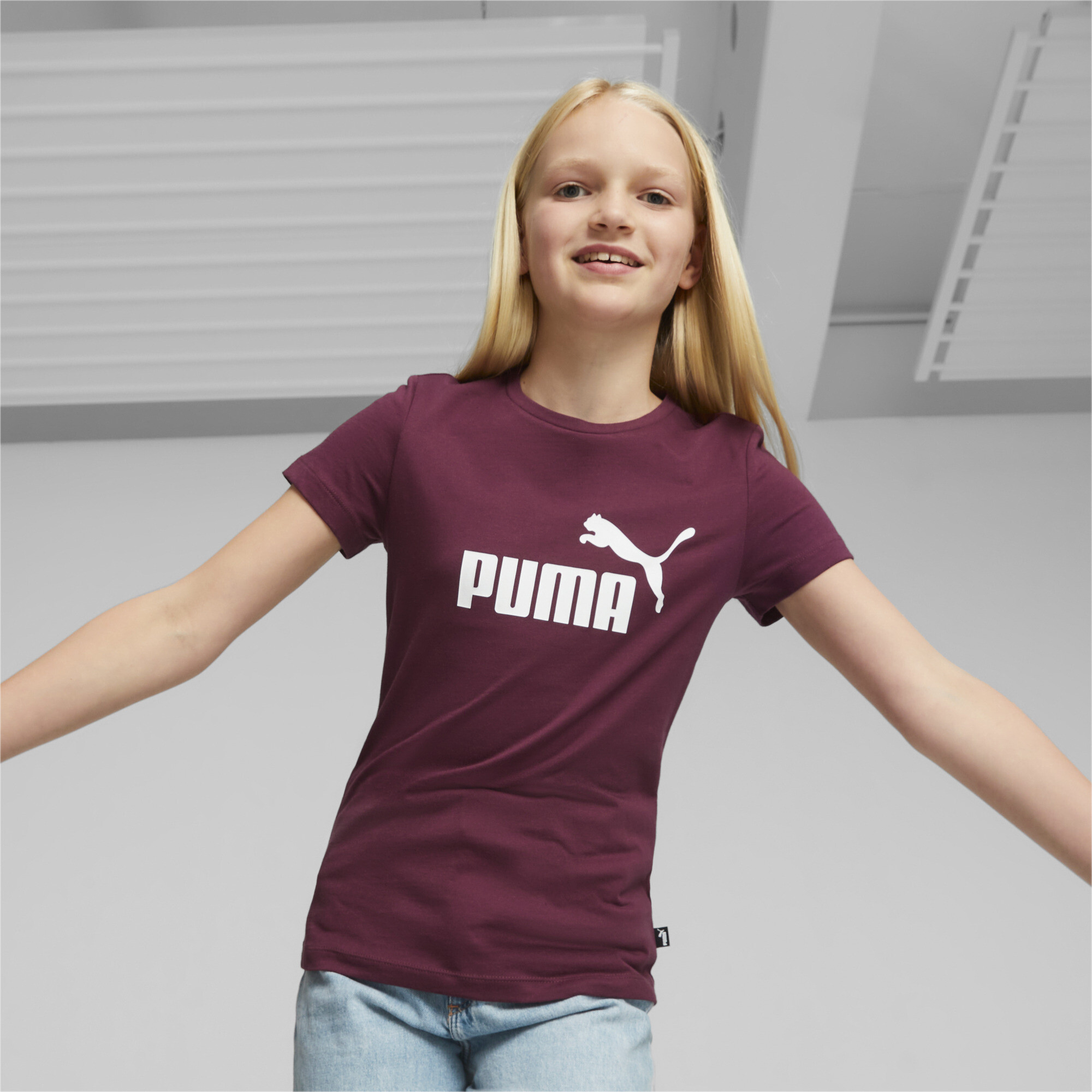 Women's Puma Essentials Logo Youth T-Shirt, Red, Size 9-10Y, Clothing