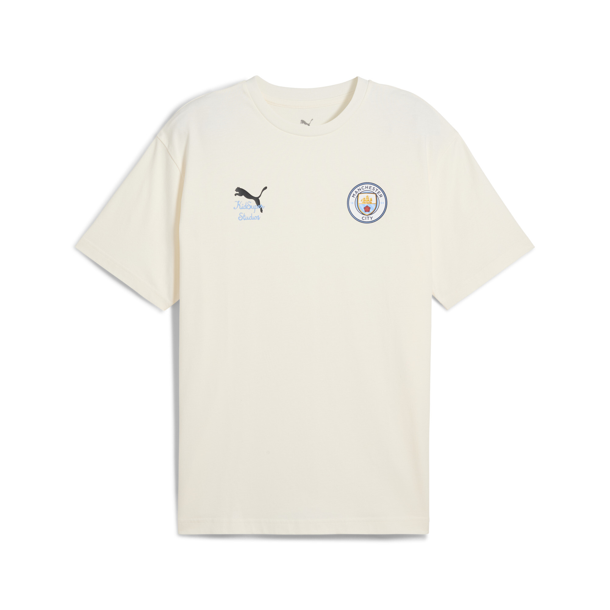 商品情報PUMA x KIDSUPER コレクションより、アートとフットボールが融合した特別なTシャツが登場。KidSuperことコルム・ディレインが描いた夢が、この夏、世界最大のクラブトーナメントの