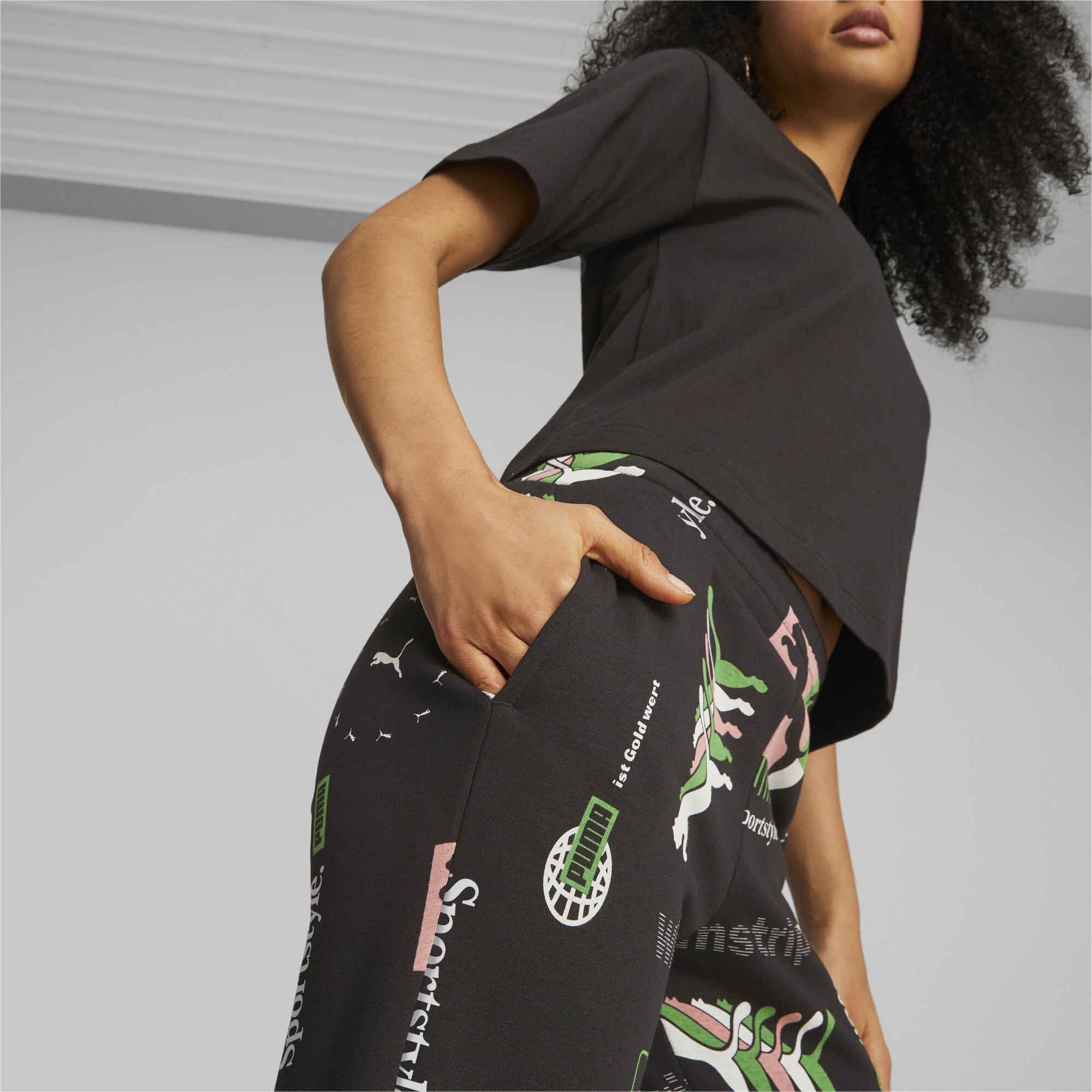 Women's PUMA Classics Printed Sweatpants In Black, Size Small