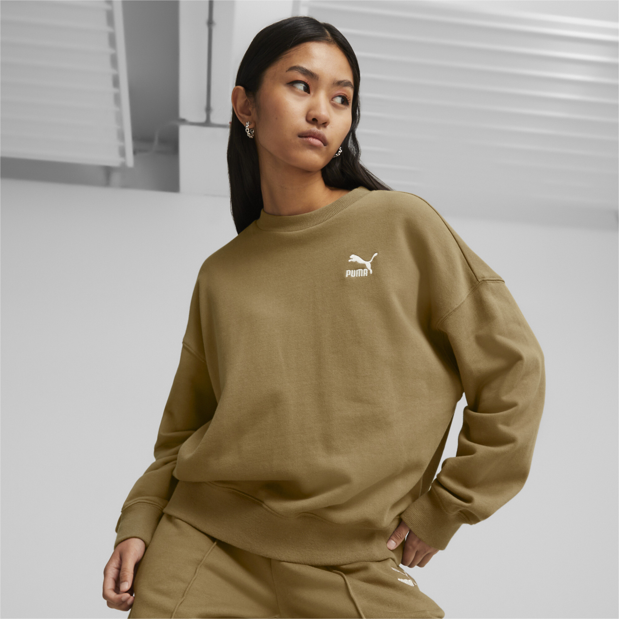 CLASSICS Women's Oversized Sweatshirt, Crews & Hoodies