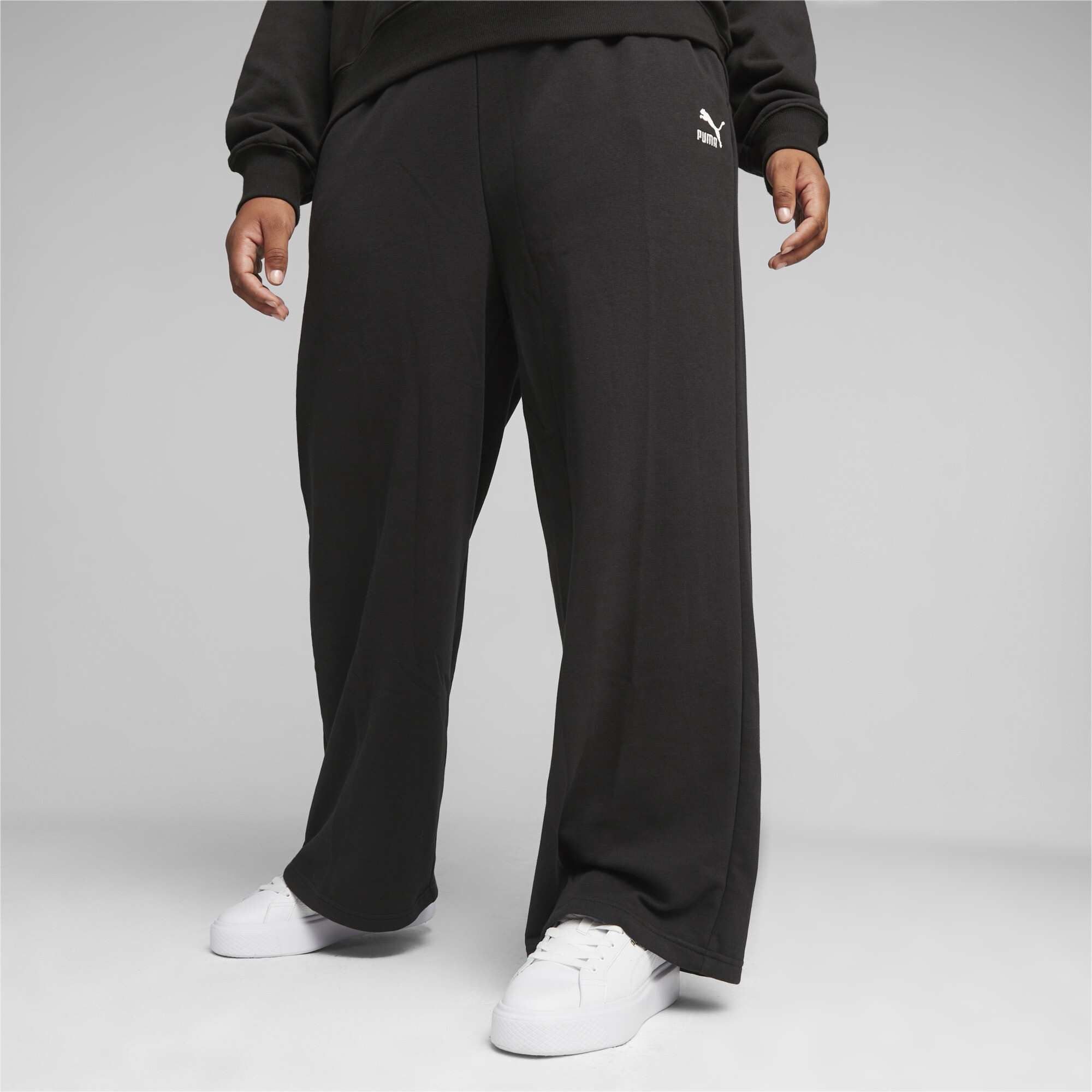 Women's PUMA CLASSICS Relaxed Sweatpants In Black, Size Large