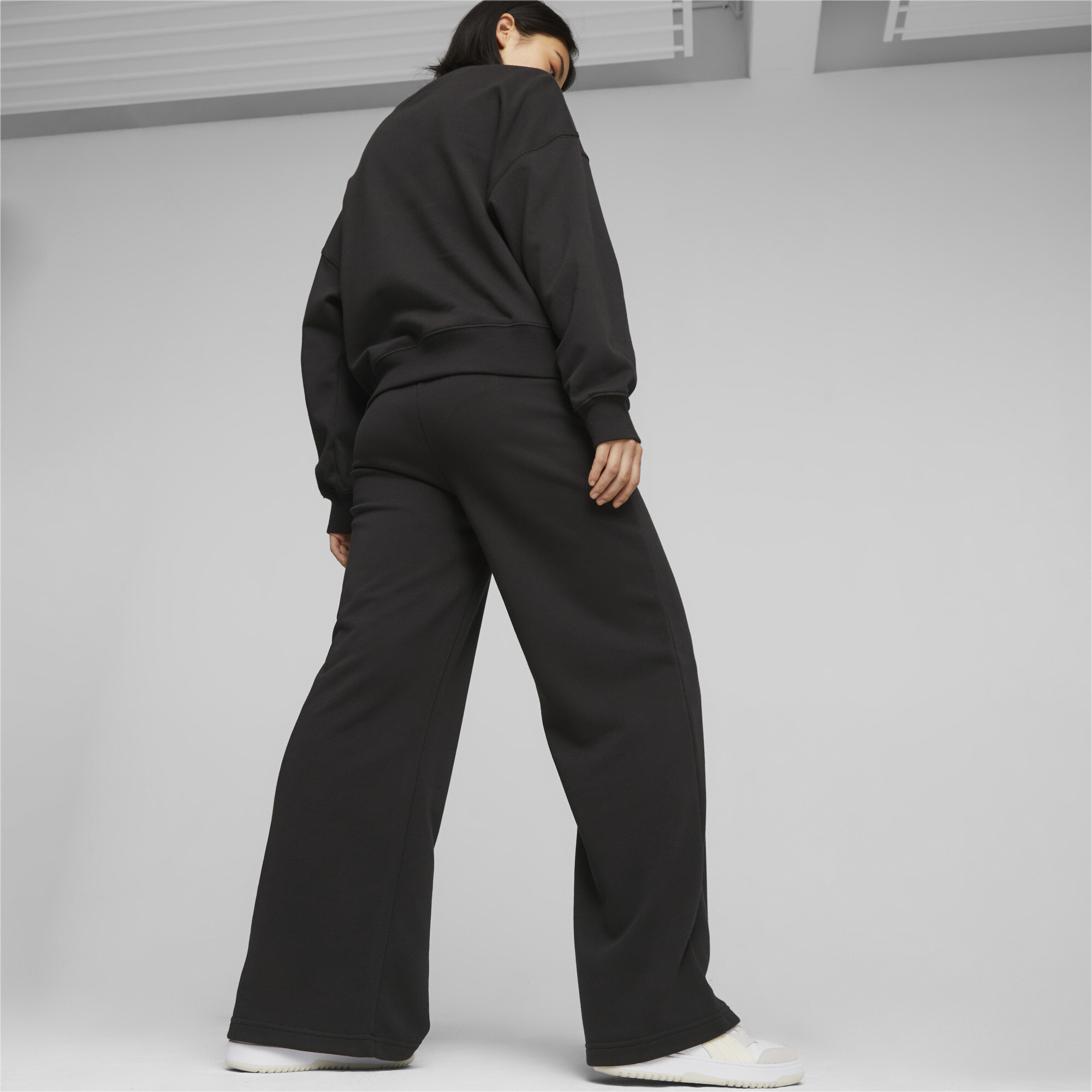 Women's PUMA CLASSICS Relaxed Sweatpants In Black, Size XS