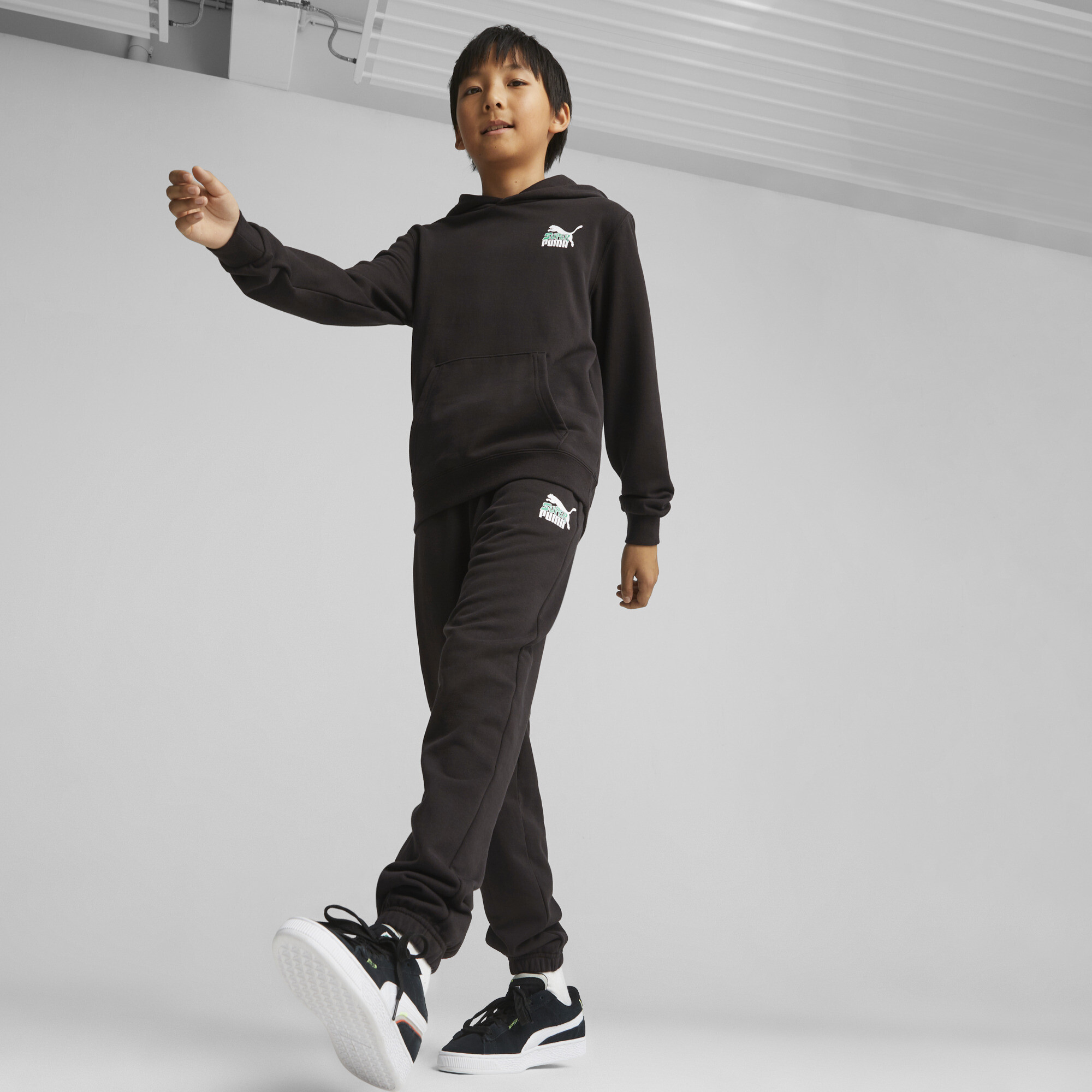 Classics SUPER PUMA Hoodie In Black, Size 7-8 Youth