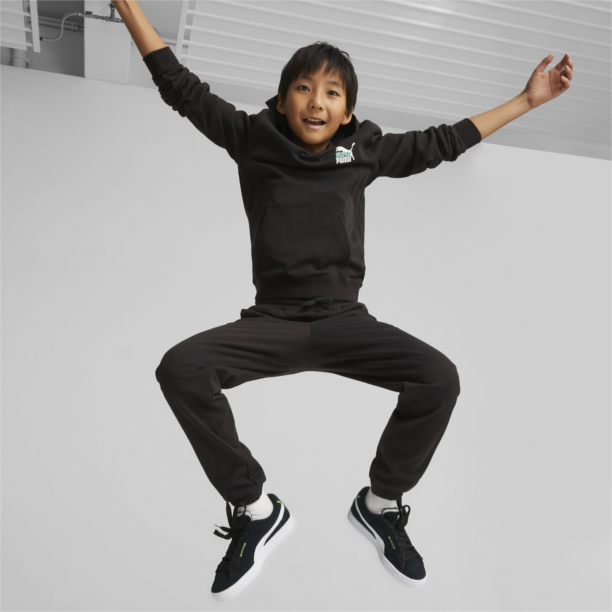 Classics SUPER PUMA Sweatpants In Black, Size 9-10 Youth