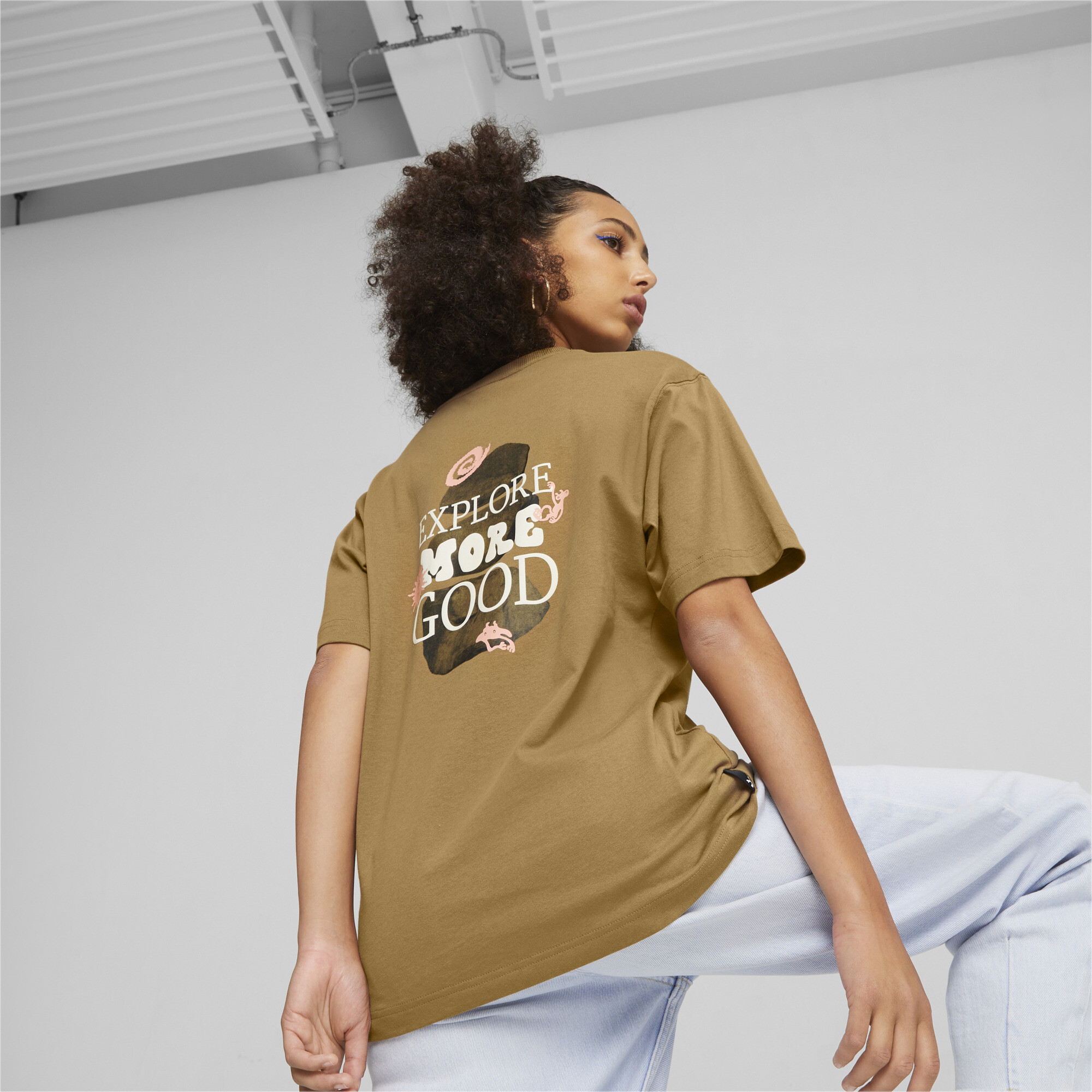 Women's PUMA DOWNTOWN Relaxed Graphic T-Shirt In Beige, Size XS