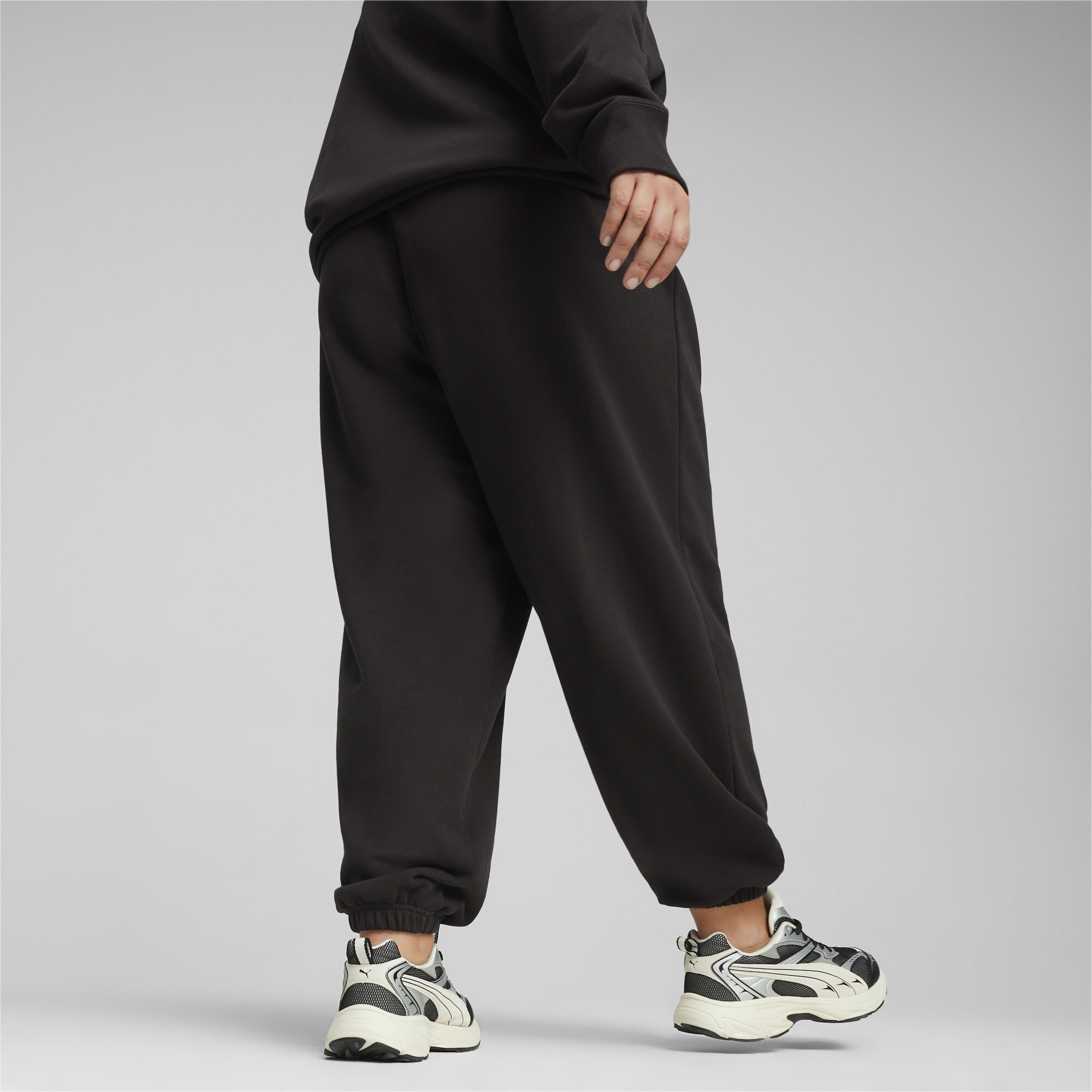 Women's PUMA BETTER CLASSICS Sweatpants In Black, Size XL