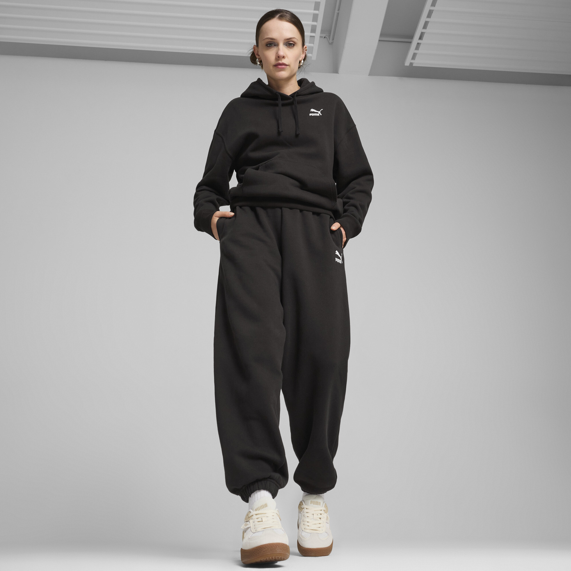 Women's Puma BETTER CLASSICS Sweatpants, Black, Size M, Clothing