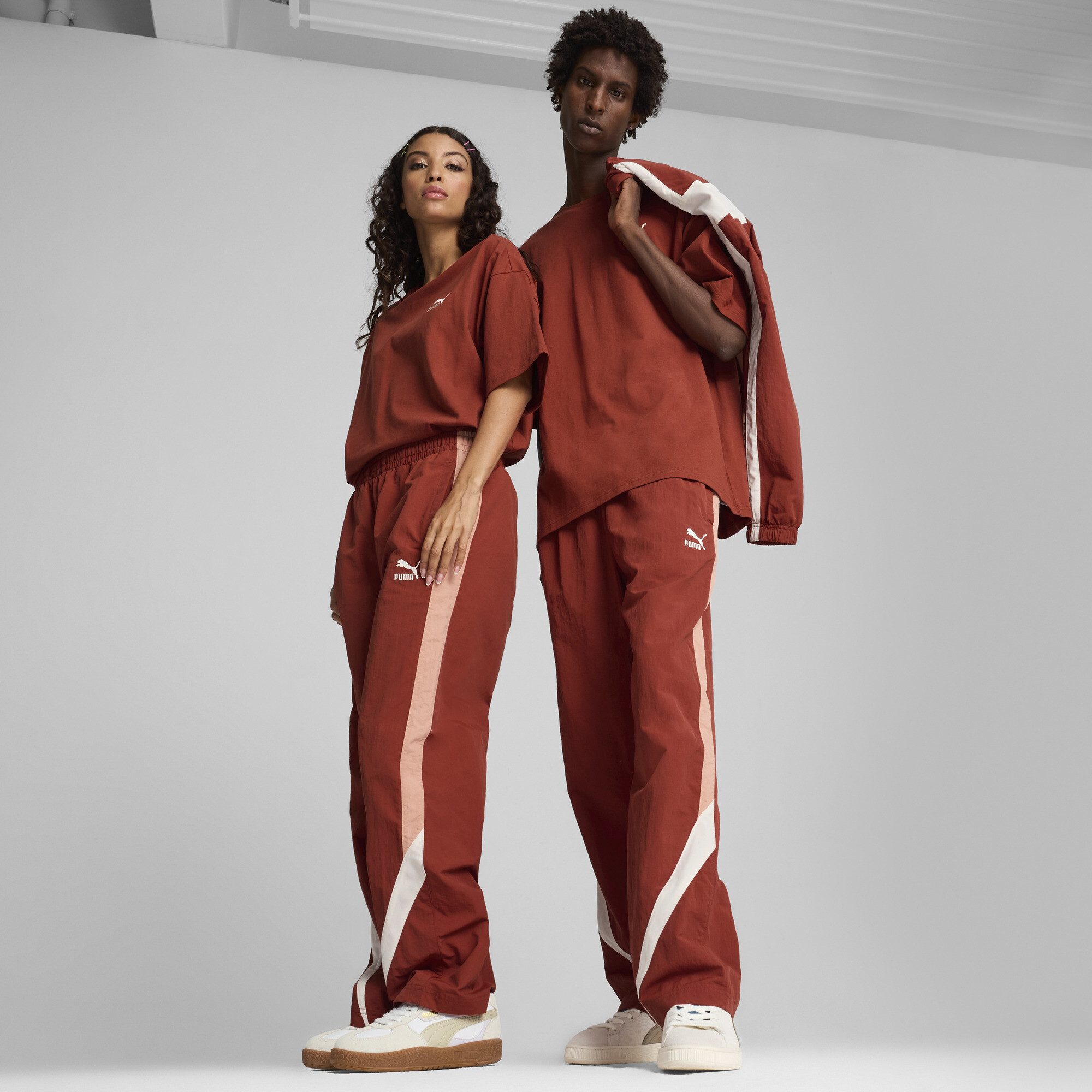 Puma CLUB DE COURSE Trainingshose Unisex | Mit Color Blocking | Mars Red/Deeva Peach | Größe: S