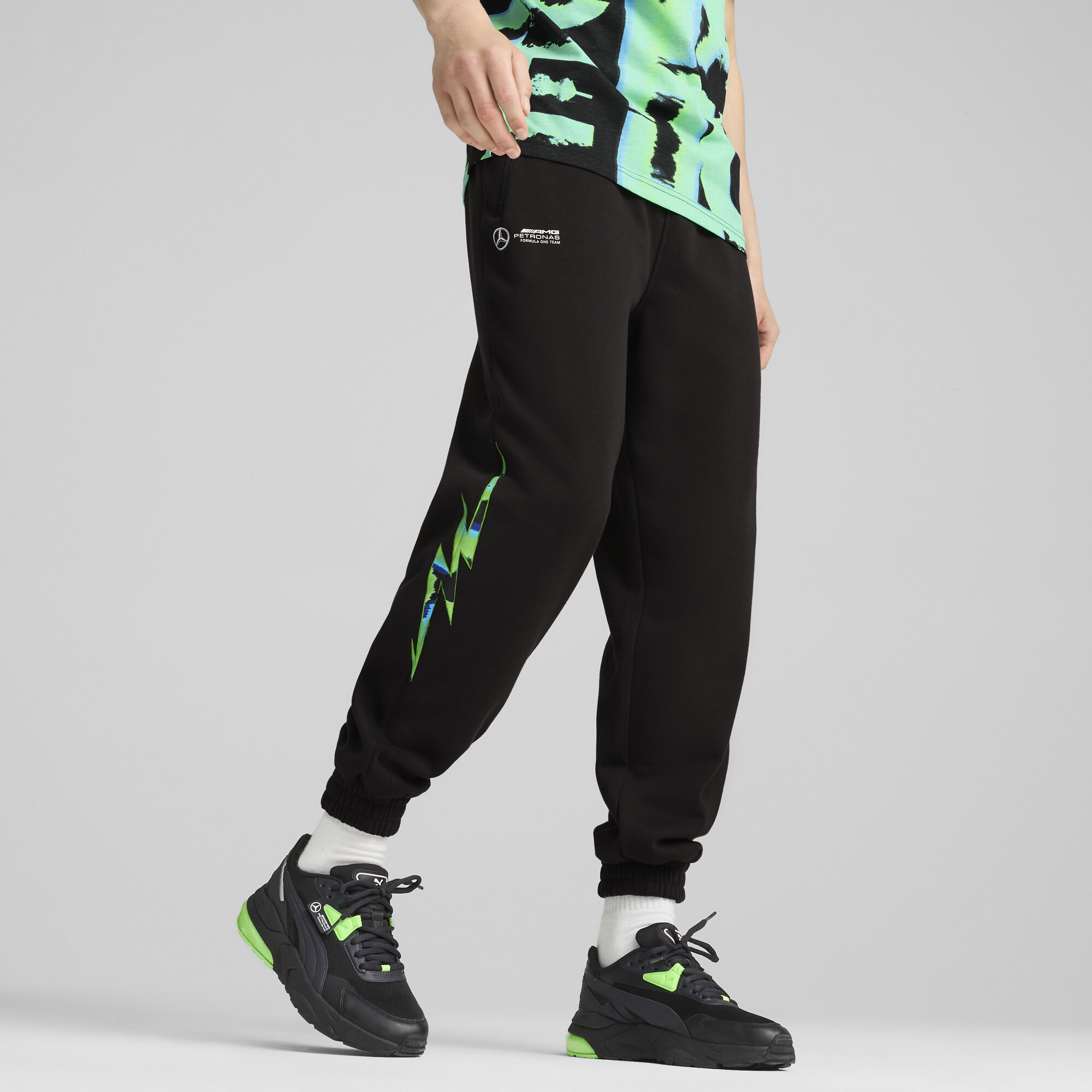 Puma Mercedes-AMG Petronas F1® Neon Energy Jogginghose mit Allover-Print Herren | Mit Plain | Black | Größe: L