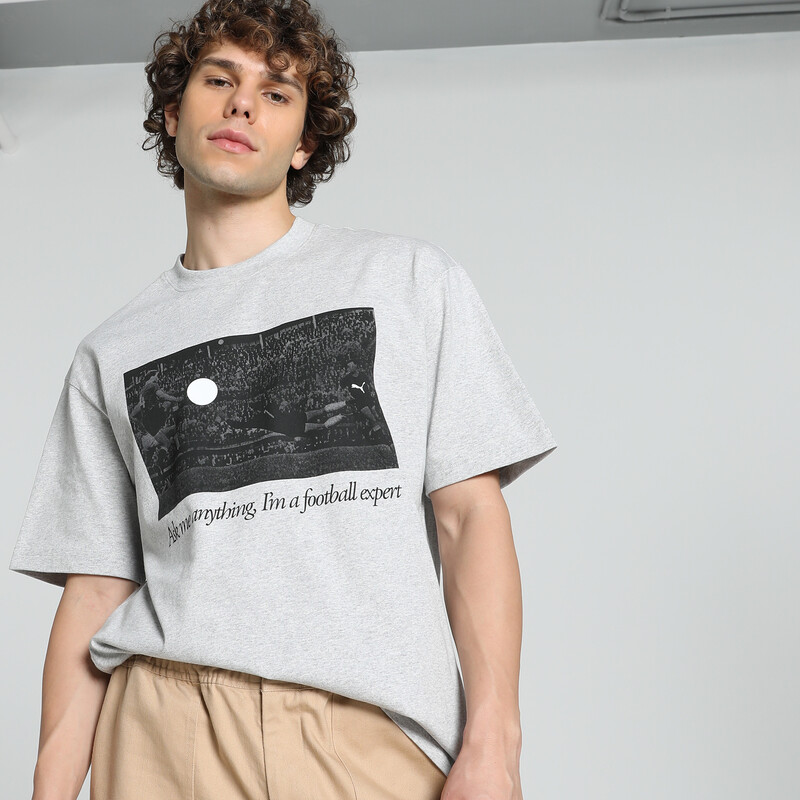 

Men's PUMA GRAPHICS "Football Expert" Relaxed Fit Tee