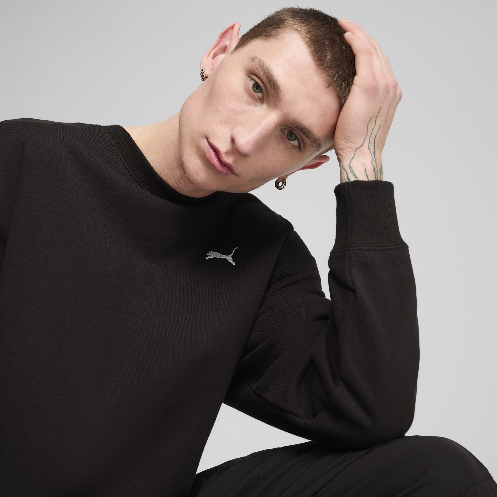 PUMA WARDROBE ESS Relaxed trui met ronde hals voor Heren, Zwart, Maat XL thumbnail 7