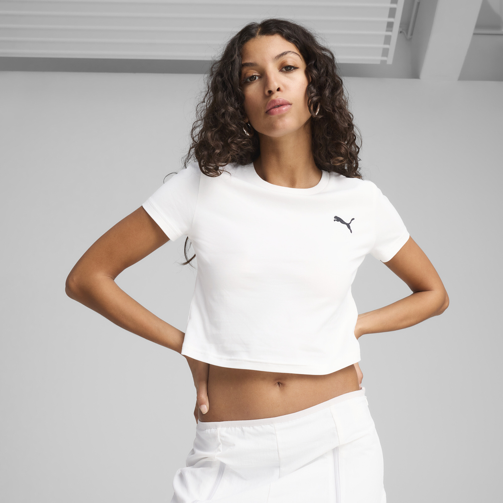 Puma WARDROBE ESS Kurzes figurbetontes T-Shirt Damen | Mit Plain | White | Größe: L