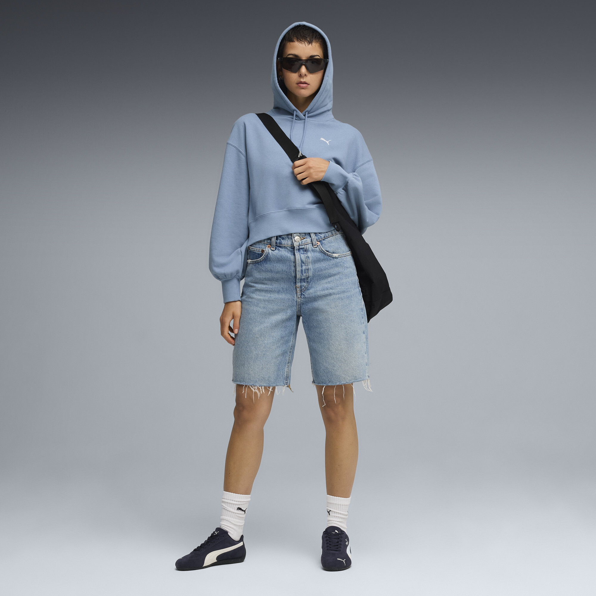 PUMA WARDROBE ESS relaxed cropped hoodie voor Dames, Blauw, Maat XS thumbnail 4