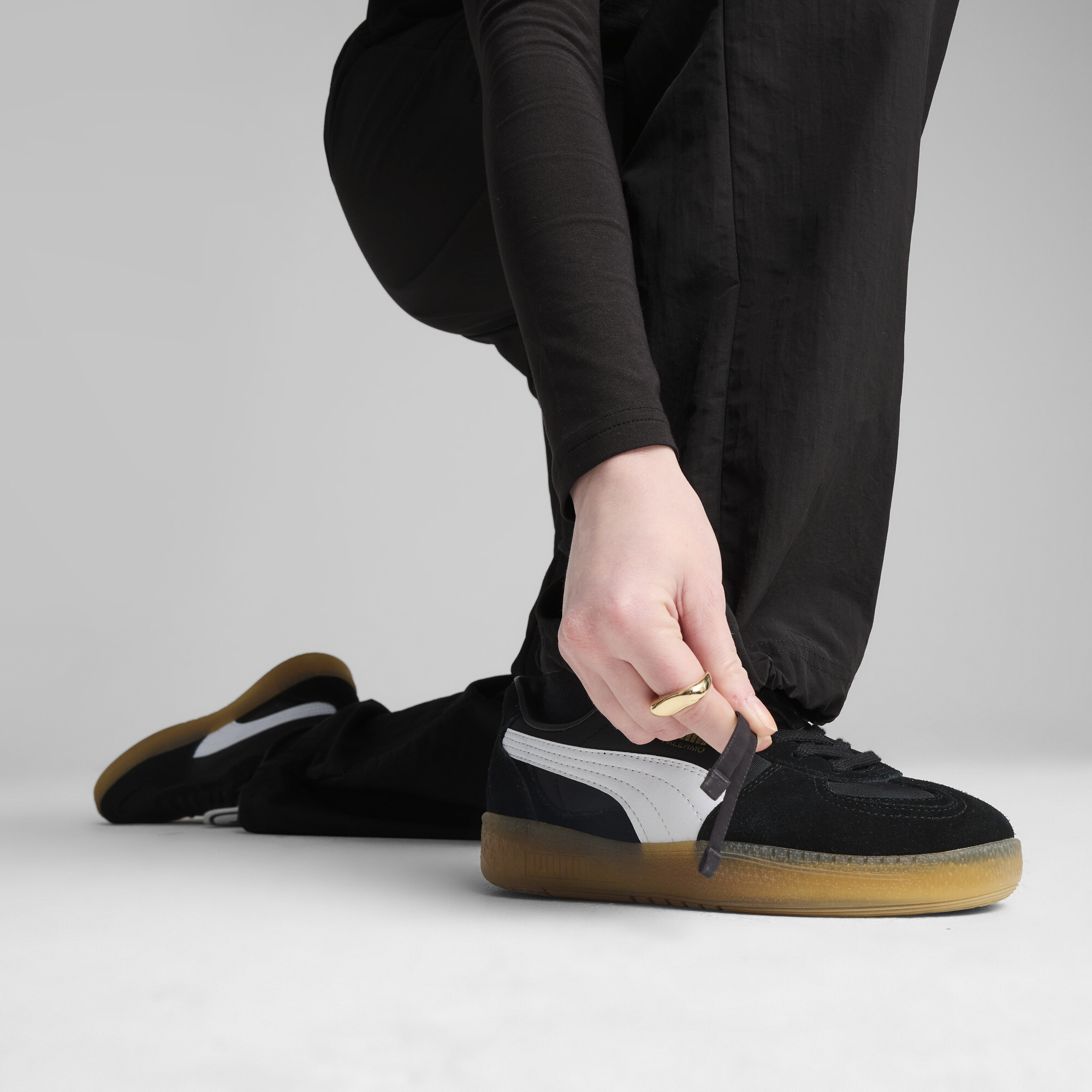 PUMA WARDROBE ESS relaxte geweven cargobroek voor Dames, Zwart, Maat XL thumbnail 4