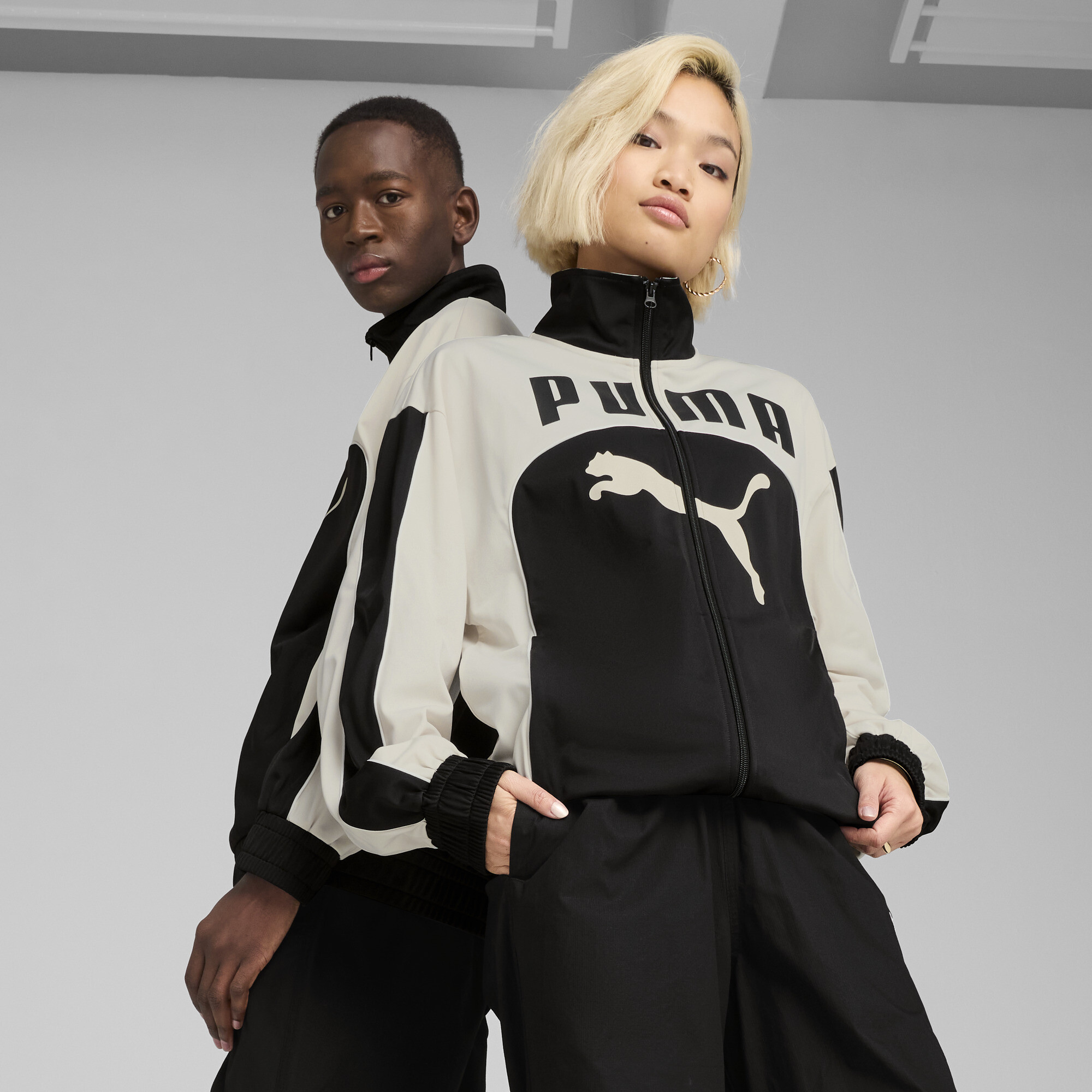 FUTURE.Puma.ARCHIVE Jacke Unisex | Mit Color Blocking | Black/Alpine Snow | Größe: XL