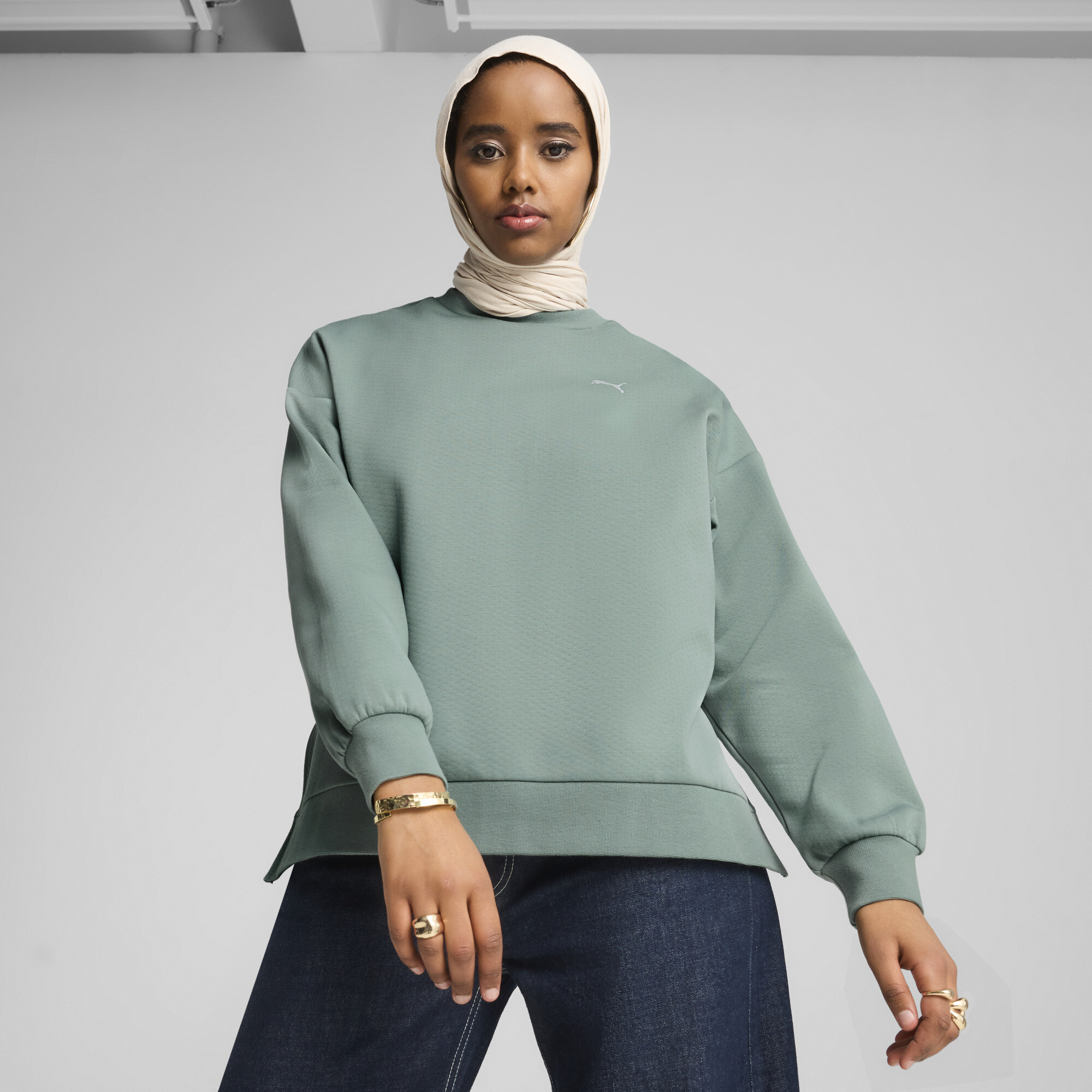Puma Wardrobe Essentials Women's Oversized Crew Sweatshirt In Green