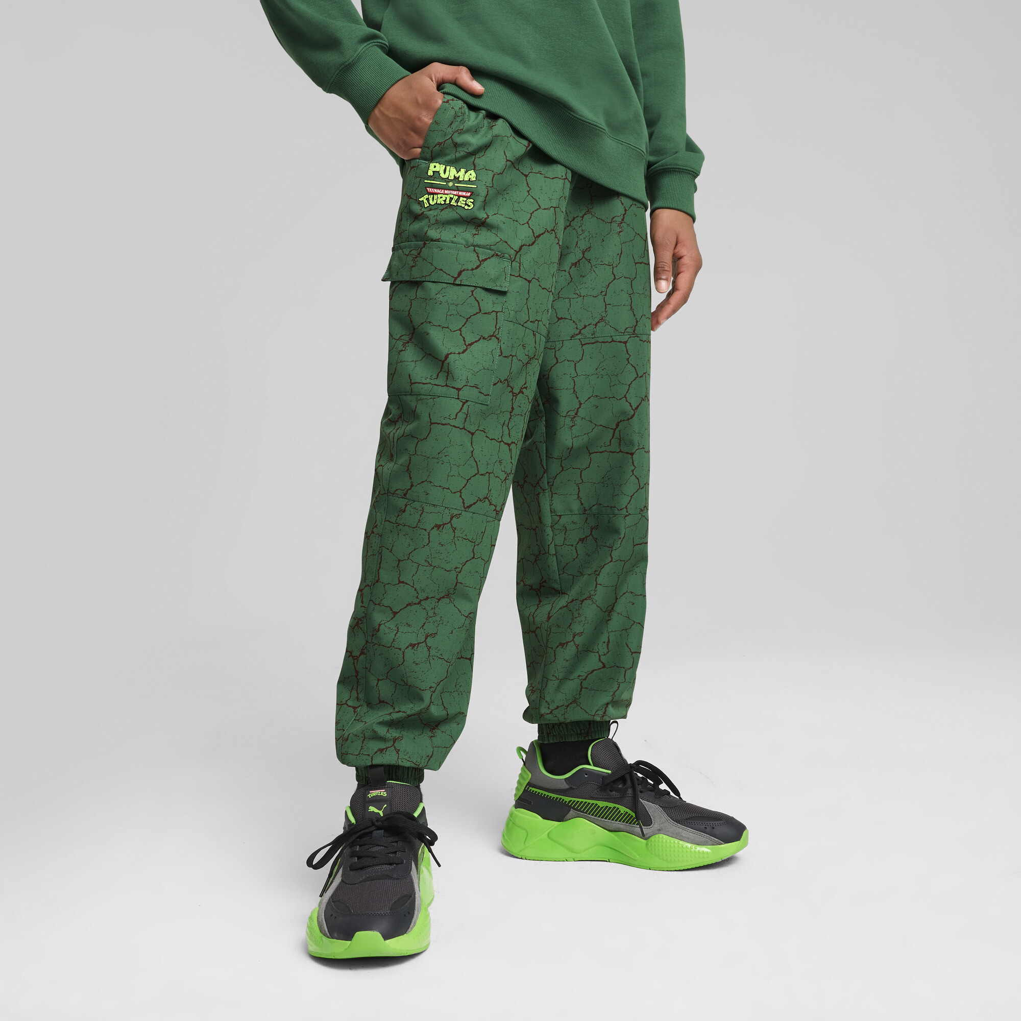 Calça Relaxed Woven Cargo PUMA HOOPS x TMNT Juvenil | green | PUMA