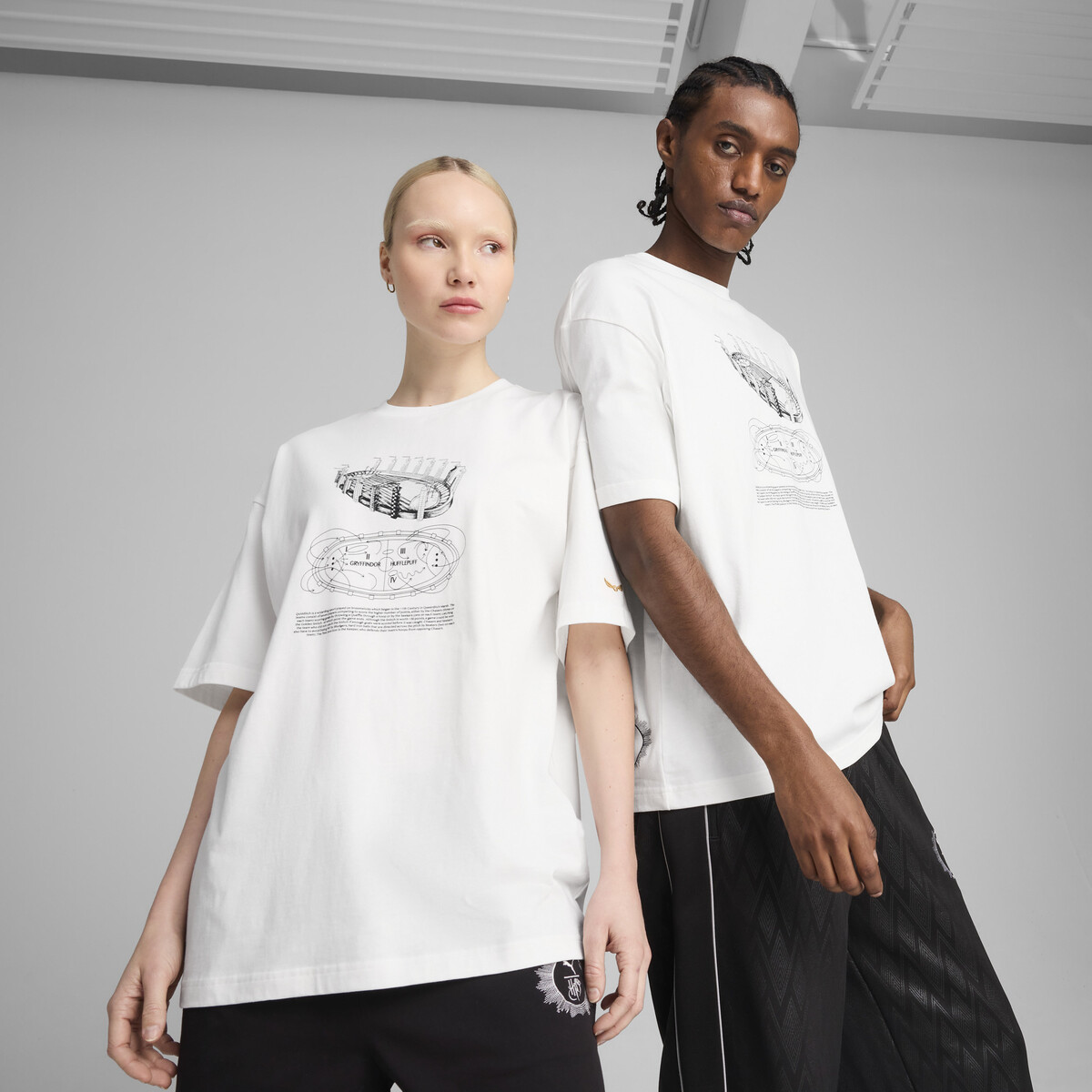 PUMA X HARRY POTTER Oversized Graphic T-Shirt Unisex in White, XS