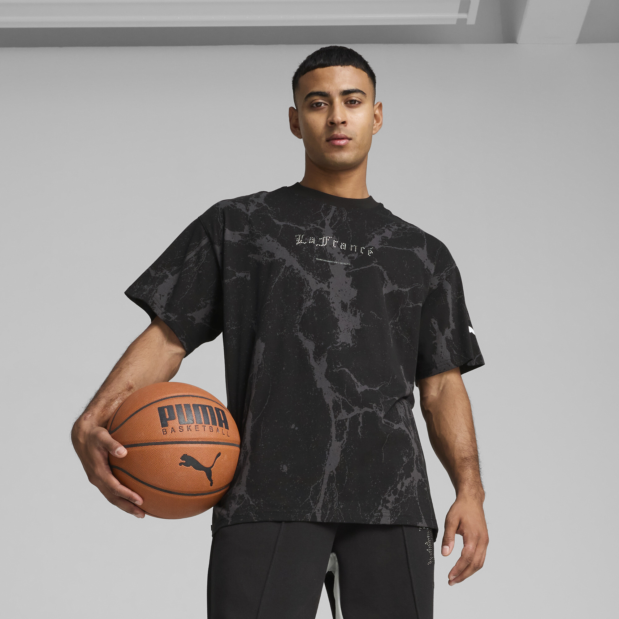 Puma HOOPS x LAFRANCÉ Written in Chrome Marble T-Shirt Unisex | Mit Print | Black/Flat Medium Gray Aop | Größe: S