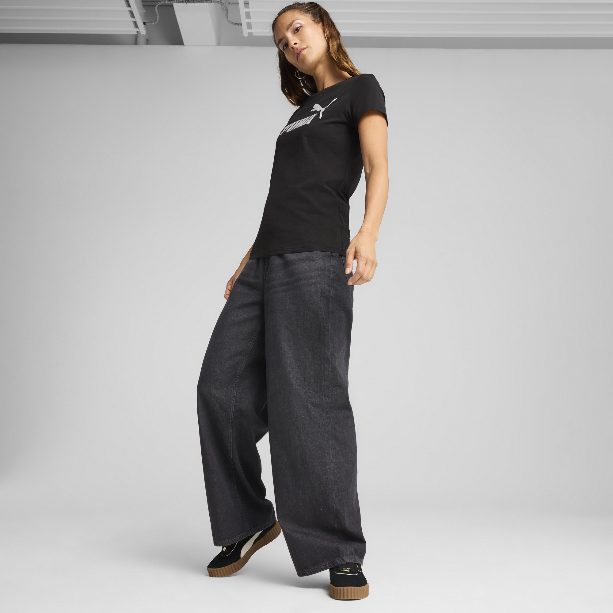 PUMA ESS Metallic No. 1 Logo T-shirt voor Dames, Zwart/Zilver, Maat L thumbnail 4