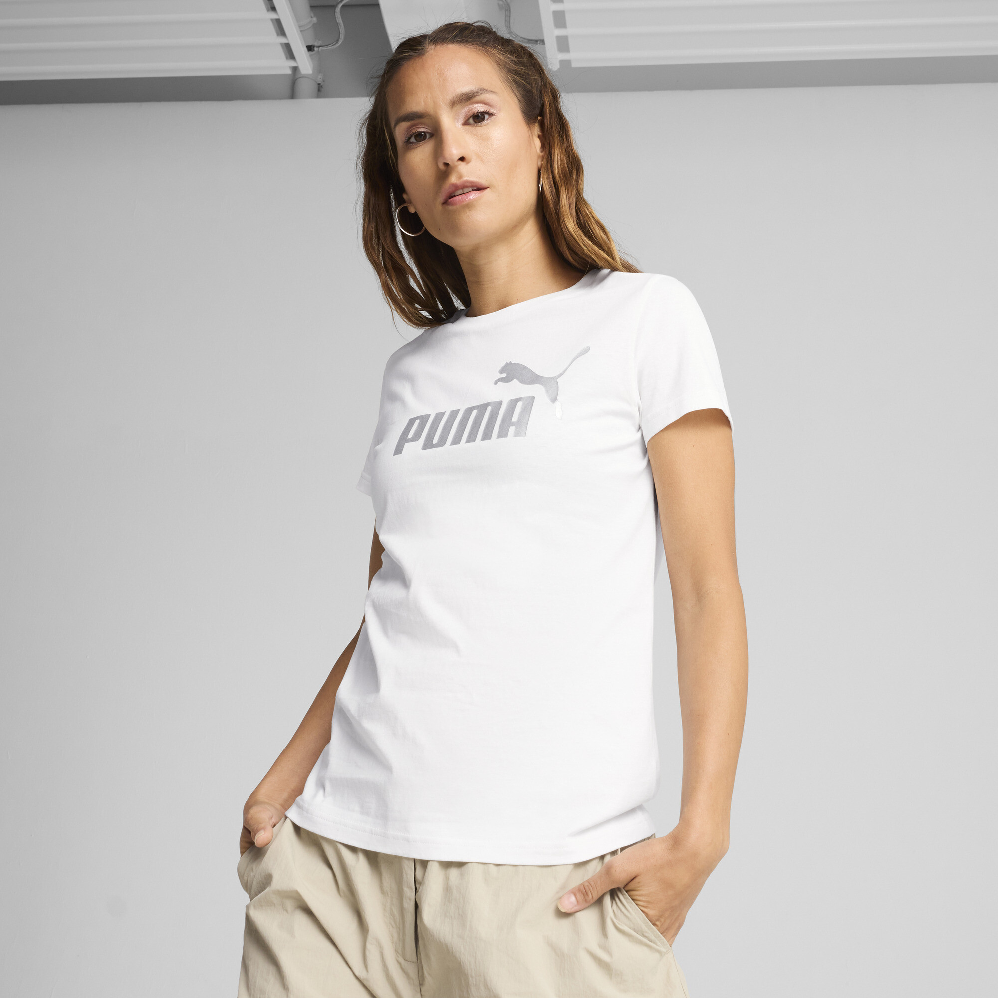 Polera Essentials Metallic No. 1 Logo para mujer
