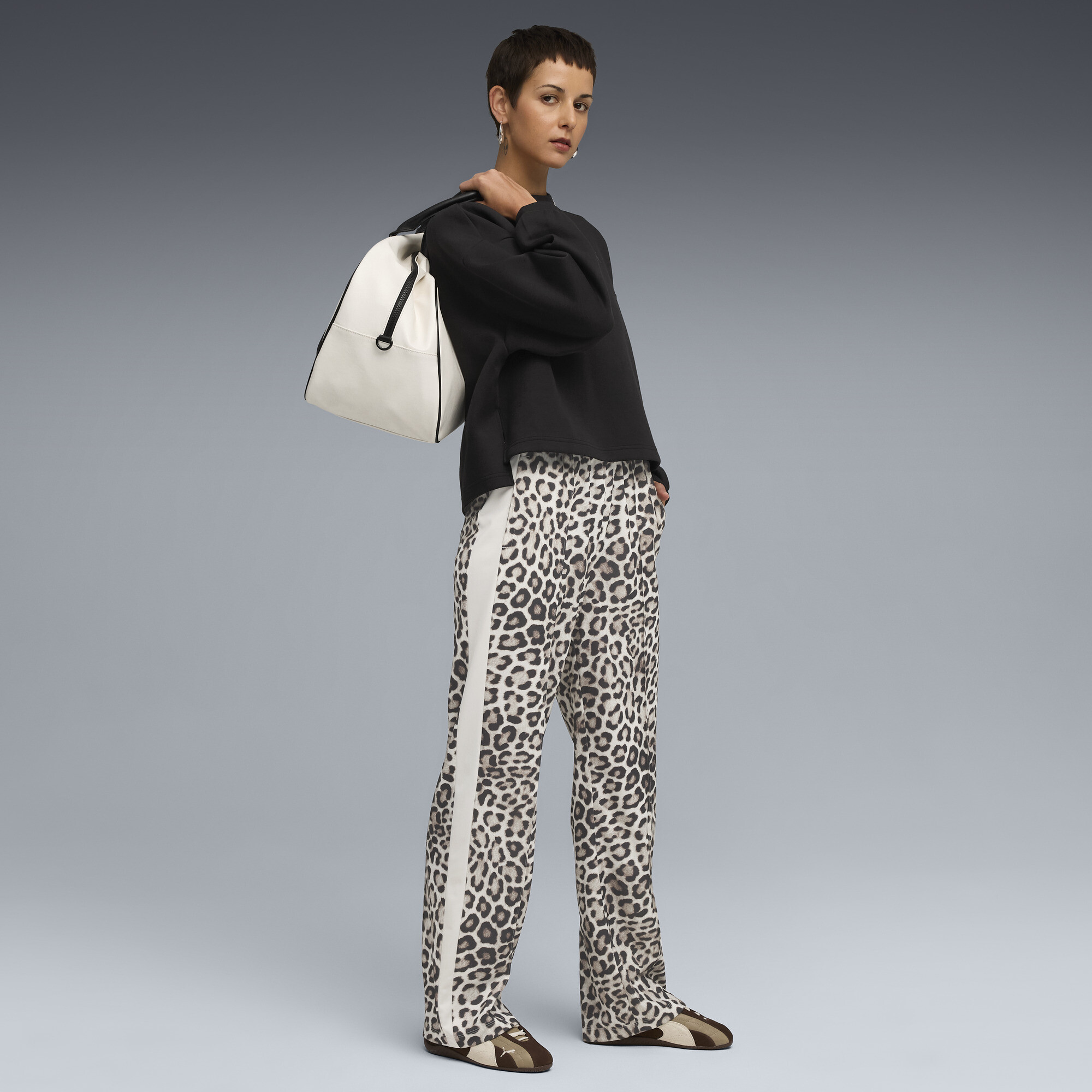 PUMA Wardrobe Essentials oversized top met ronde hals voor Dames, Zwart, Maat M thumbnail 4