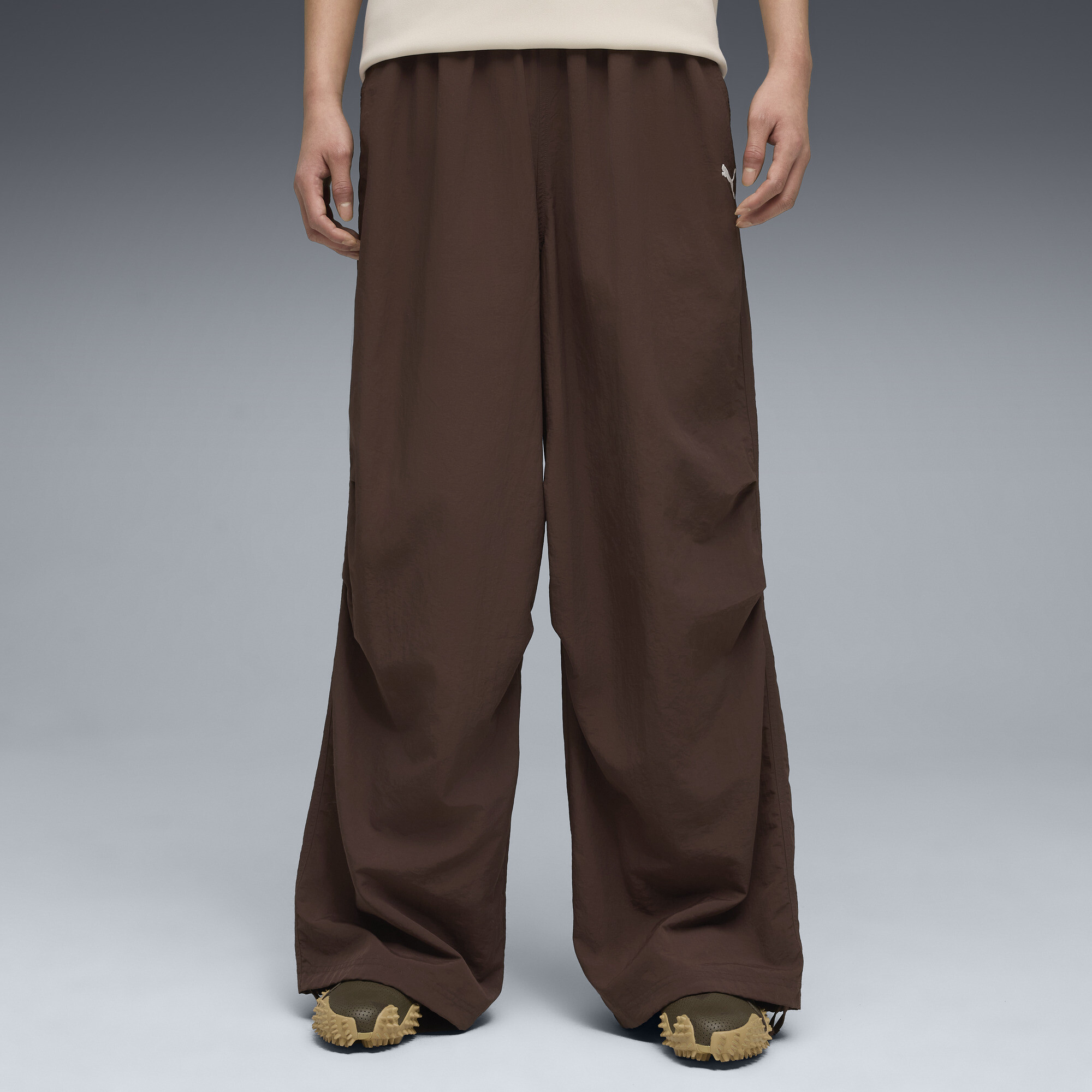 PUMA Wardrobe Essentials oversized parachutebroek voor Heren, Bruin, Maat XXL