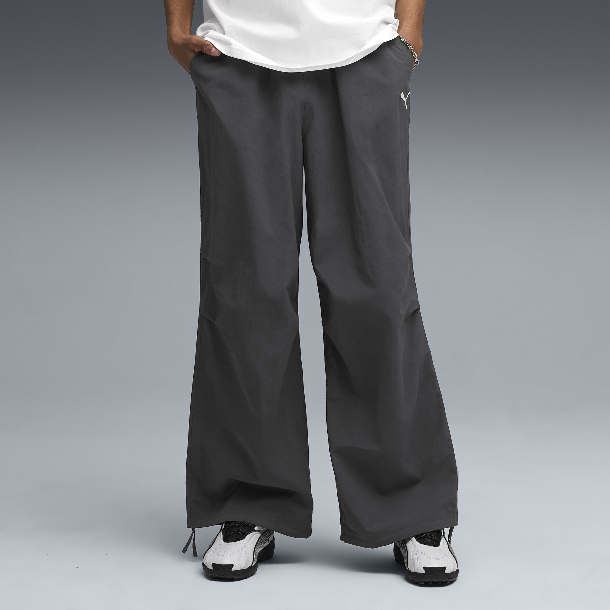 PUMA Wardrobe Essentials Parachute Pants Men in Grey, Size M