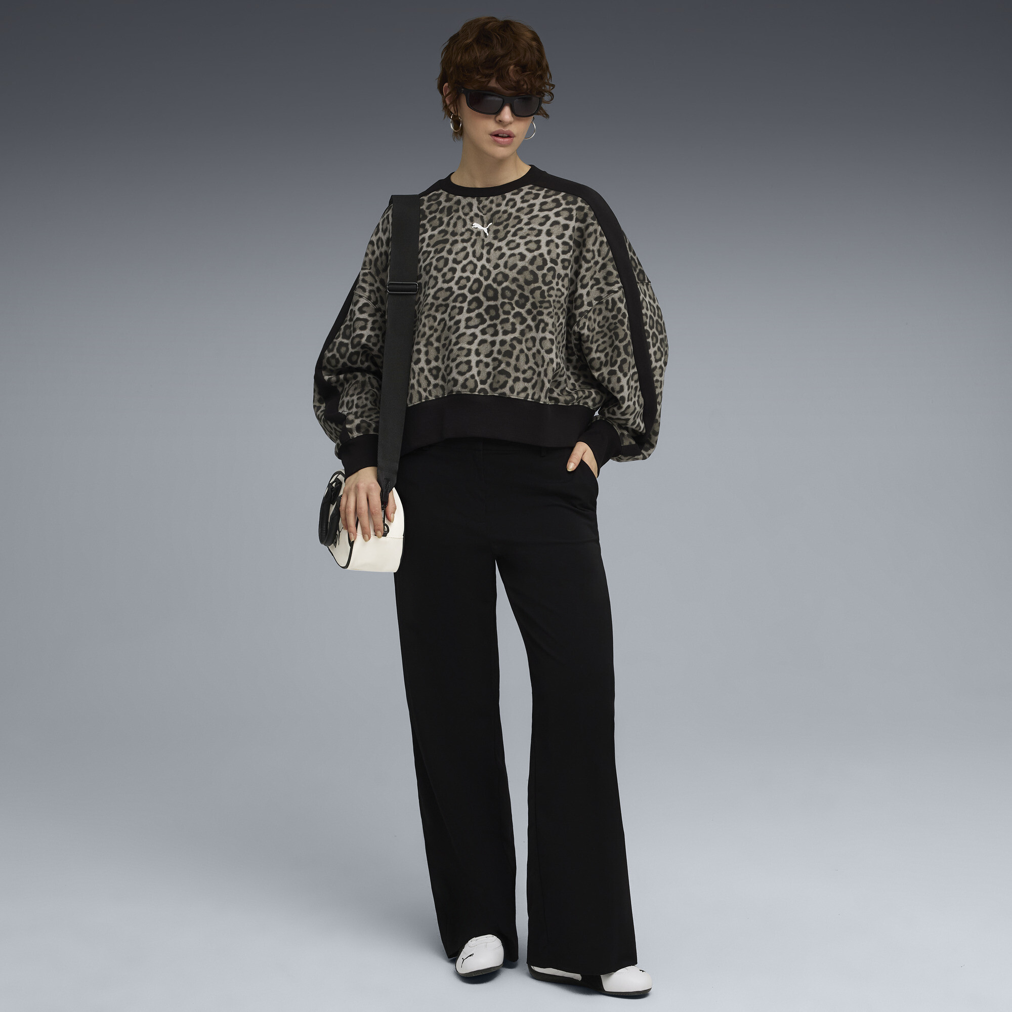 PUMA T7 Leo Luxe oversized sweater met ronde hals voor Dames, Zwart, Maat XS thumbnail 6