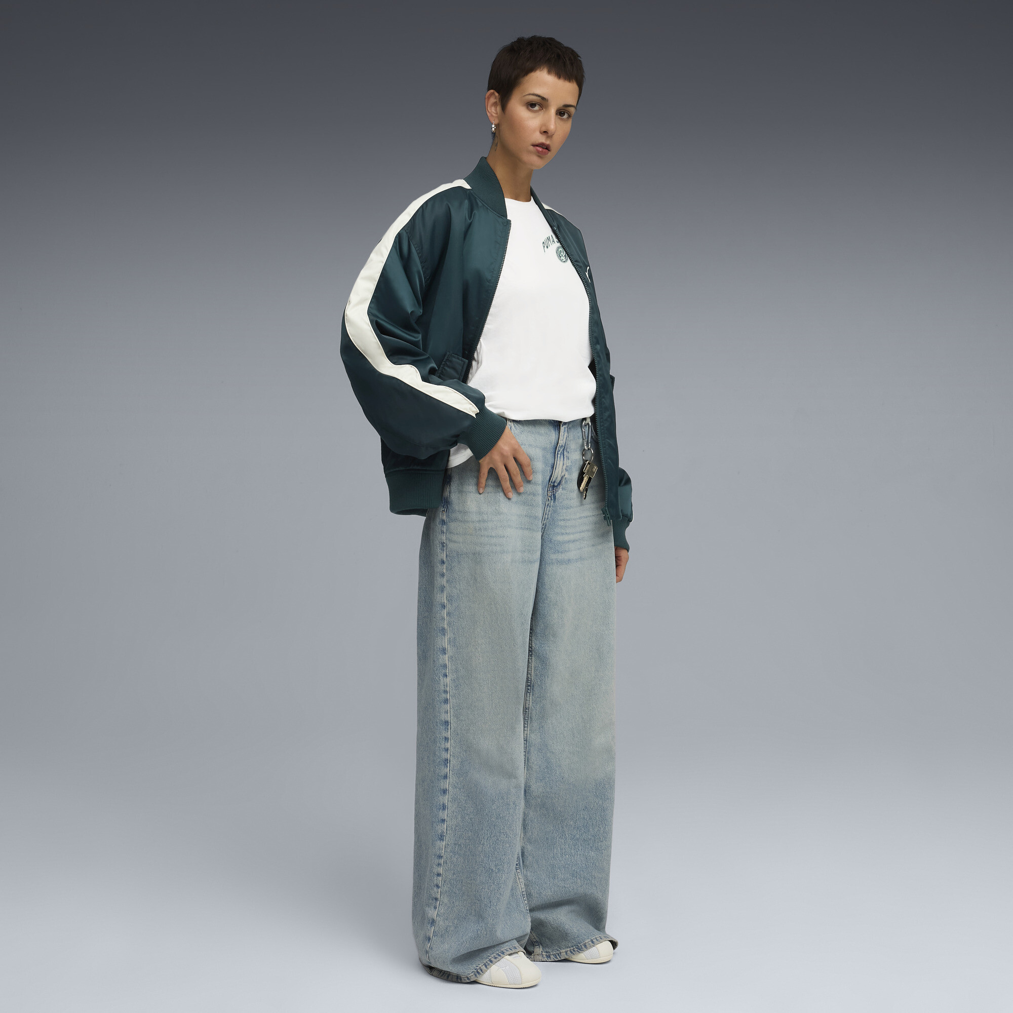 PUMA Wardrobe Essentials Sports Legacy Graphic relaxed T-shirt voor Dames, Wit, Maat XL thumbnail 4