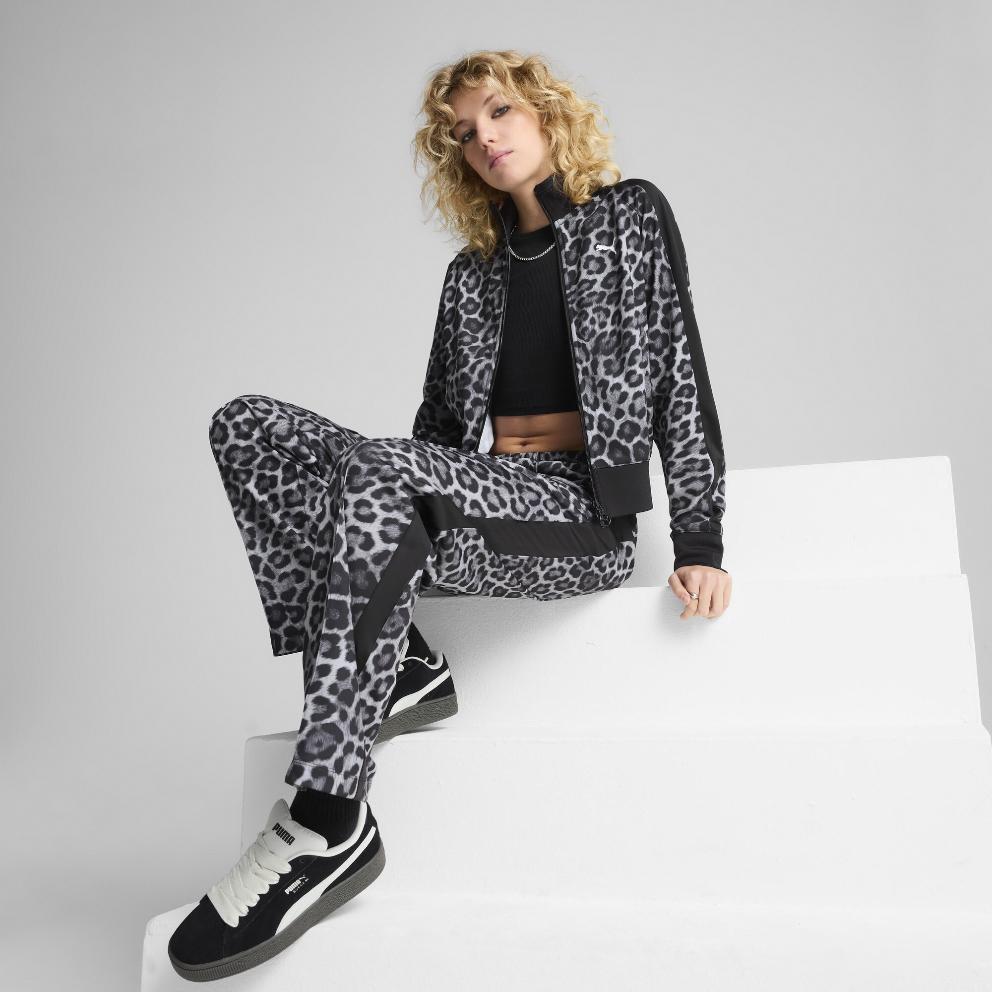 PUMA T7 LEO LUXE all-over print kort trainingsjack voor Dames, Zwart, Maat L thumbnail 6
