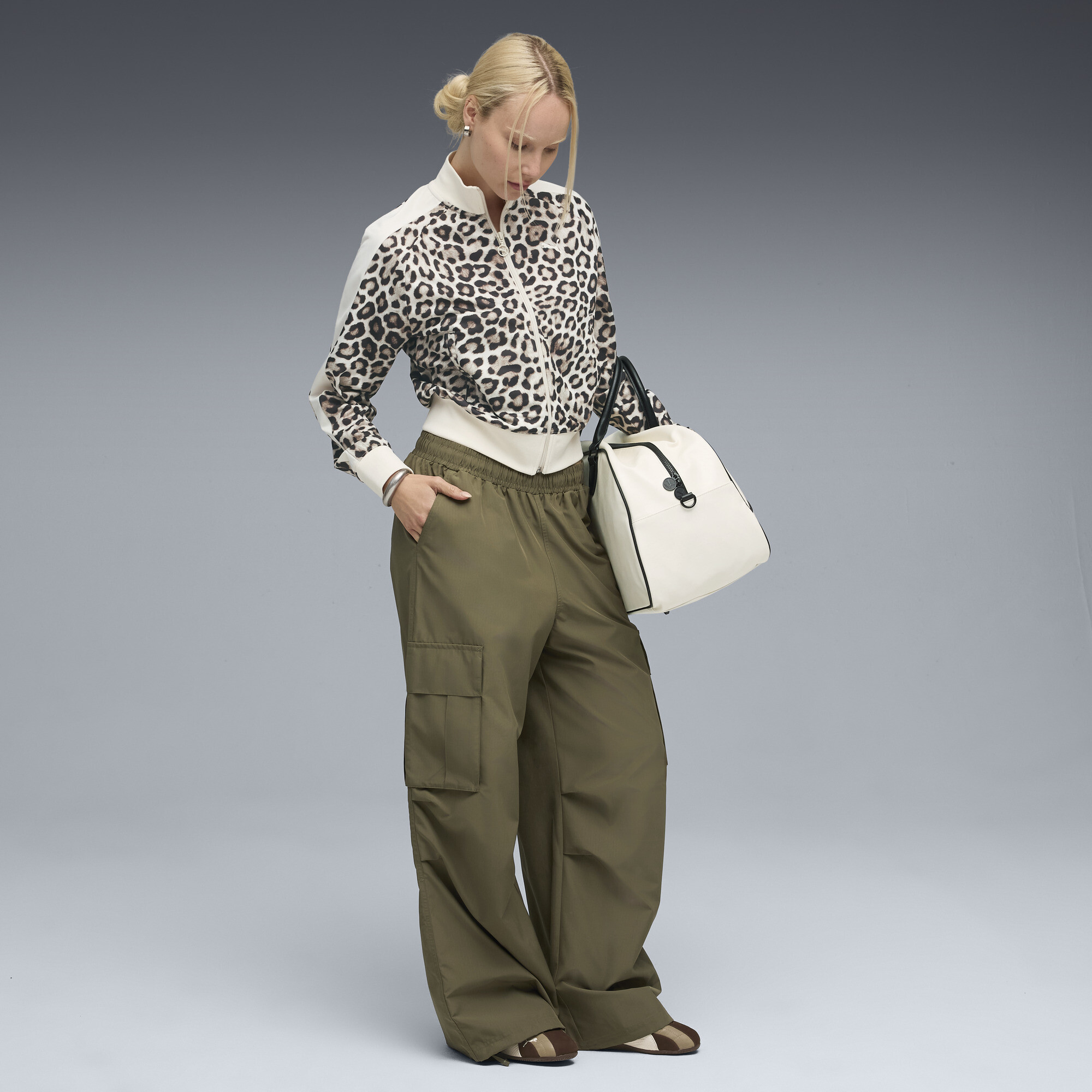 PUMA T7 LEO LUXE all-over print kort trainingsjack voor Dames, Maat XS thumbnail 6