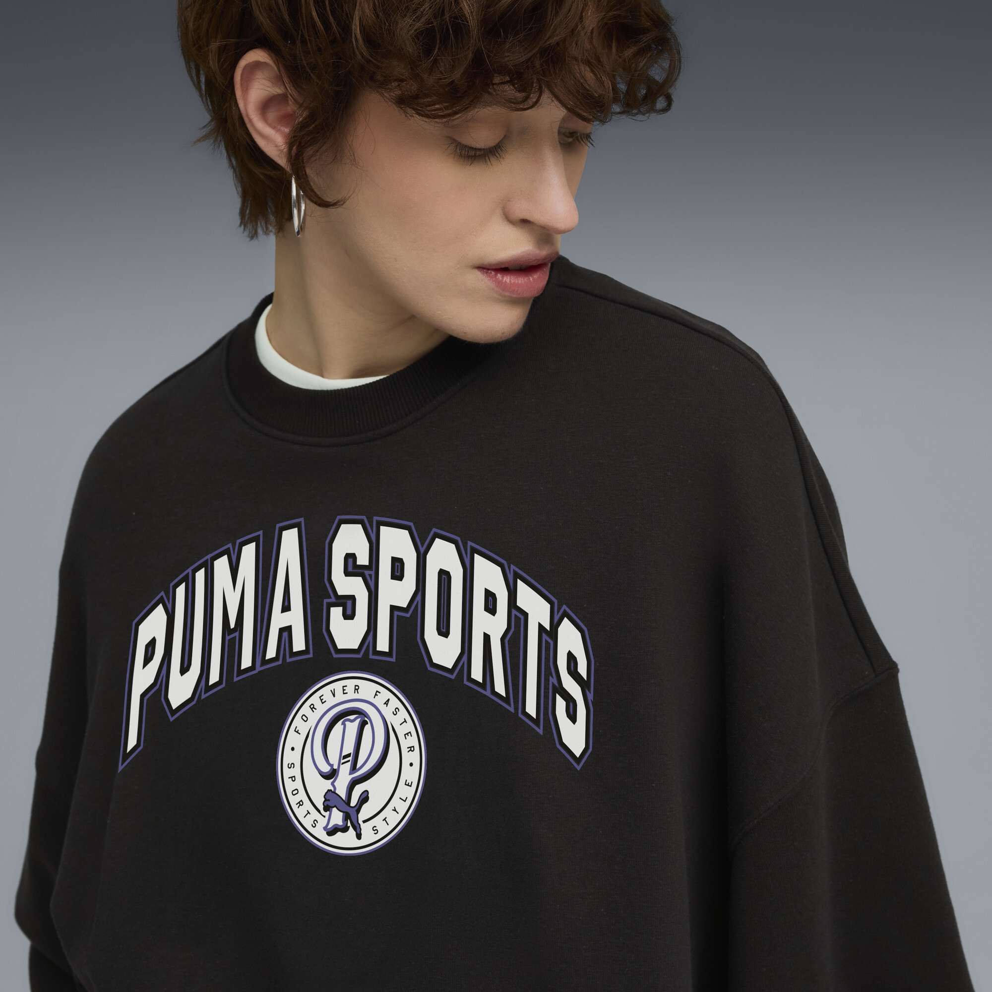 PUMA Wardrobe Essentials Sports Legacy oversized sweatshirt met ronde hals en print voor Dames, Zwart, Maat S thumbnail 7