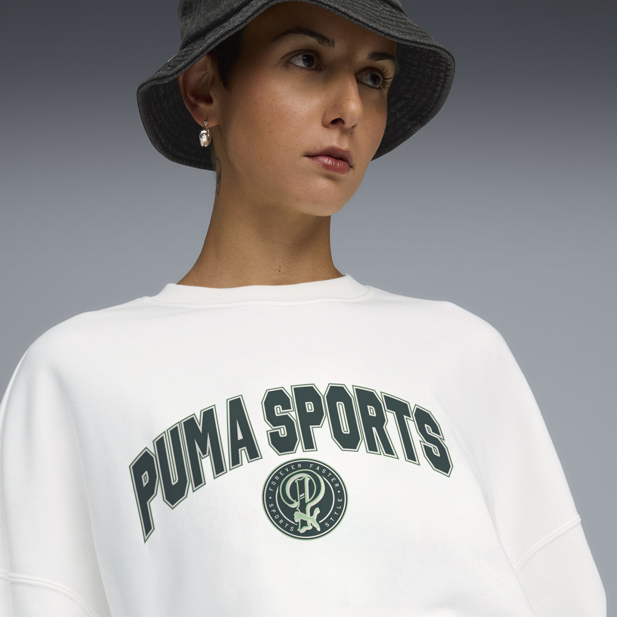 PUMA Wardrobe Essentials Sports Legacy oversized sweatshirt met ronde hals en print voor Dames, Wit, Maat XL thumbnail 4