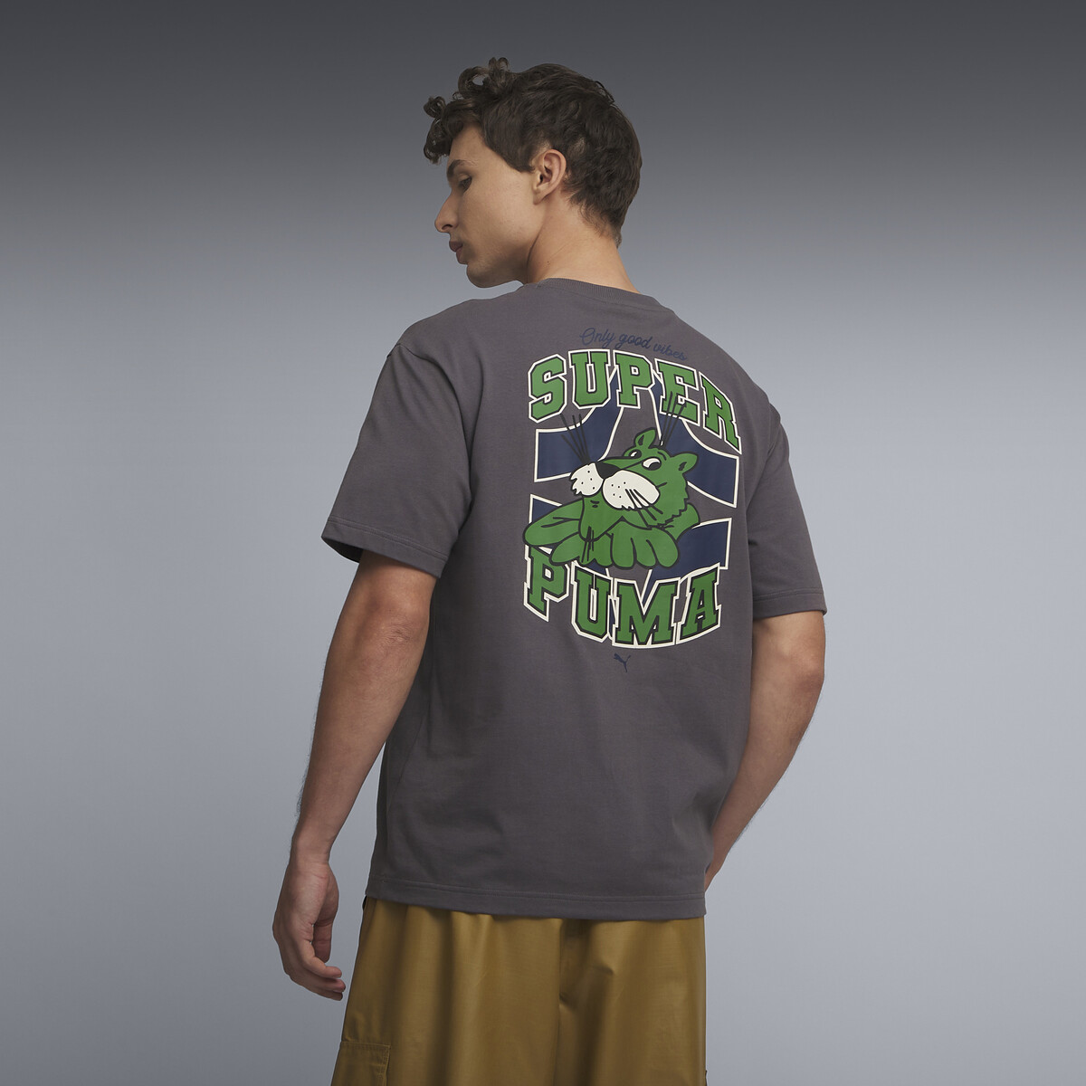 GRAPHIC Super PUMA Pocket T-Shirt Men in Dusky Gray, Large