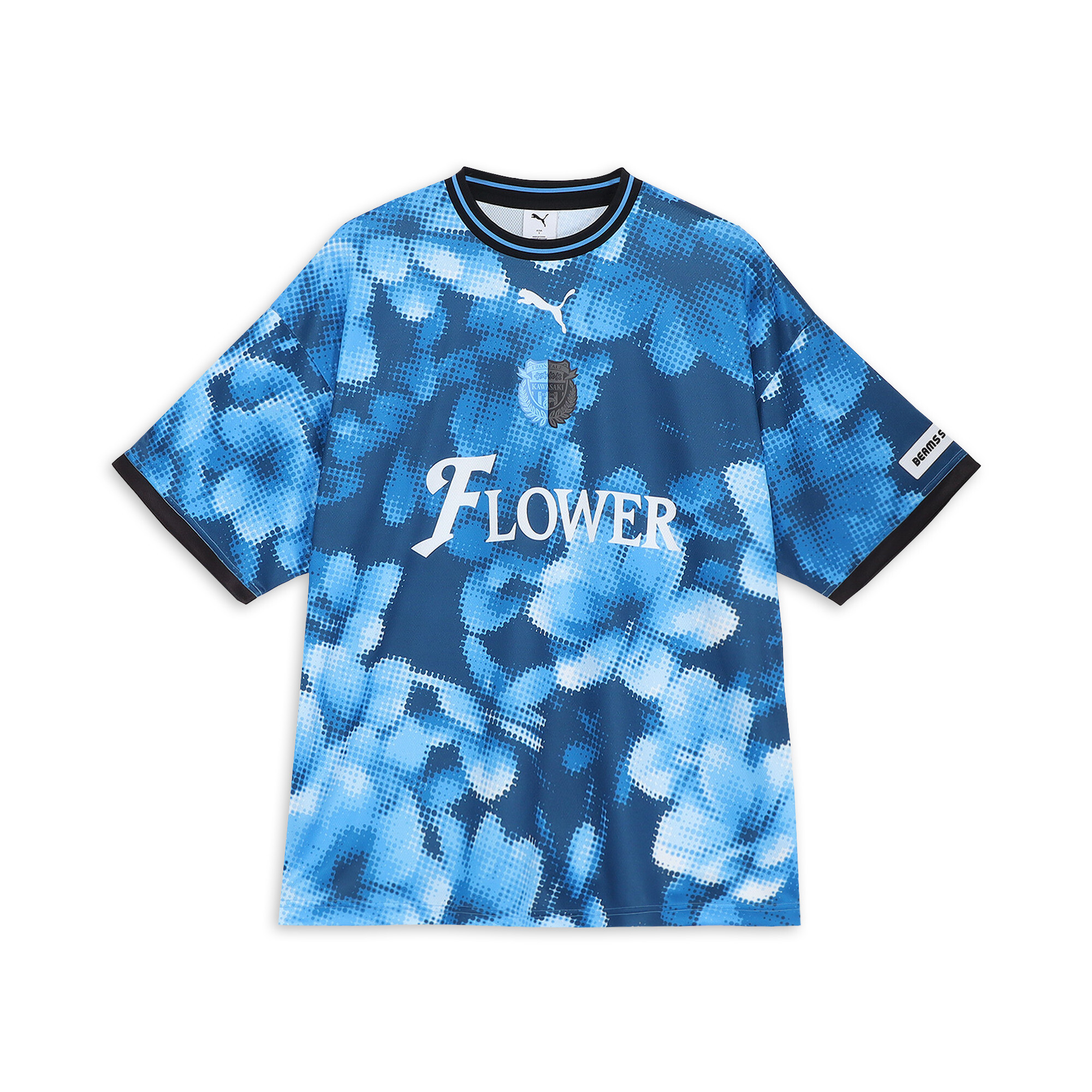 商品情報PUMA x BEAMS SPORTS x 川崎フロンターレのコラボレーションアイテムが登場します。チームのサポーターを "黒子"に例えた「アオクロコ」をコンセプトに、チー