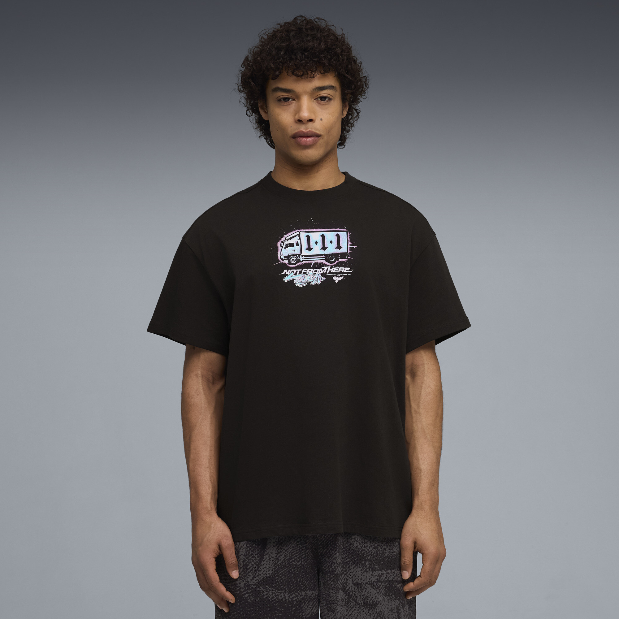 90s XL HI FI AND THE ROADBURNERS tシャツ Melo x HIVE I Erkek Tişört | Siyah | Puma | Sku: 634609_01 – PUMA