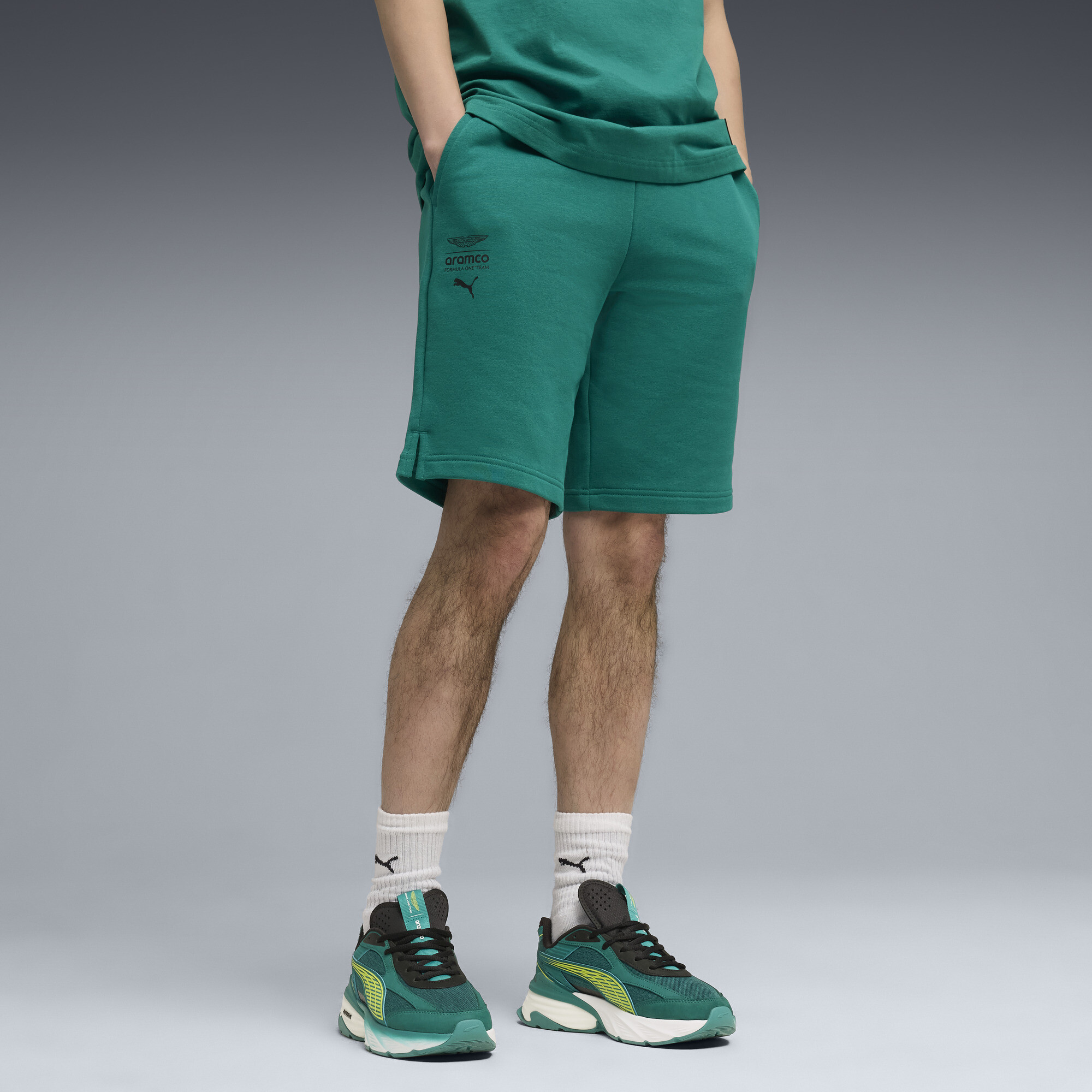 PUMA x ASTON MARTIN ARAMCO F1® TEAM Essentials short voor Heren, Groen, Maat XS thumbnail 4