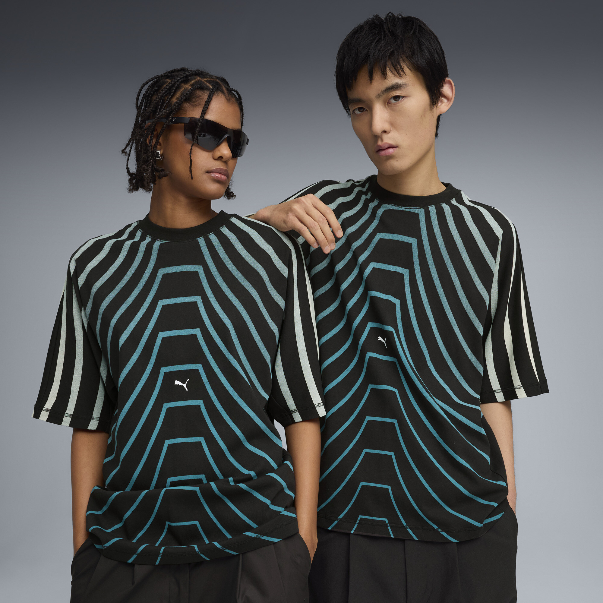 PUMA CLRT grafisch uniseks T-shirt, Zwart, Maat M