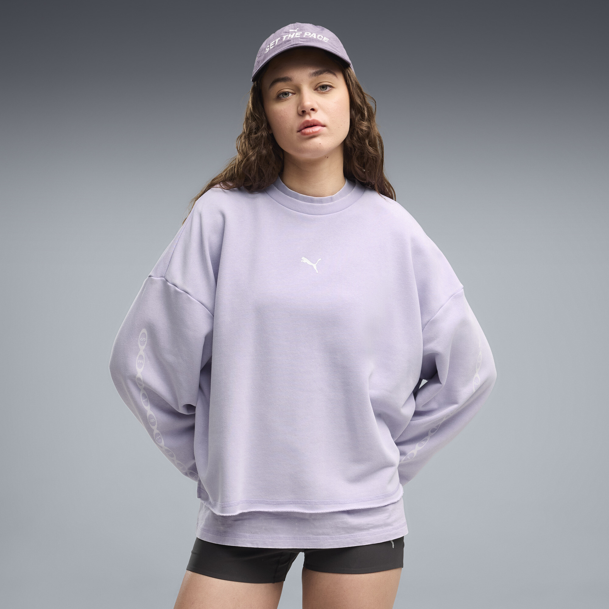 PUMA Run Culture Collective Oversized Graphic Sweatshirt Damen, Kleidung, Lila, S
