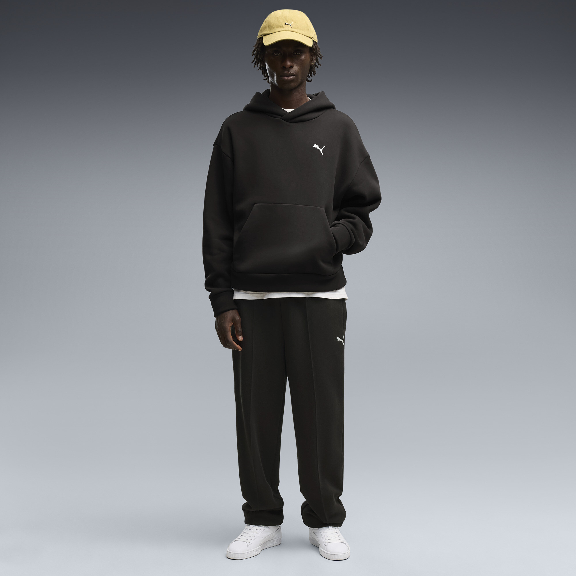 PUMA Essentials Men's Relaxed Sweatpants in Black, Size S