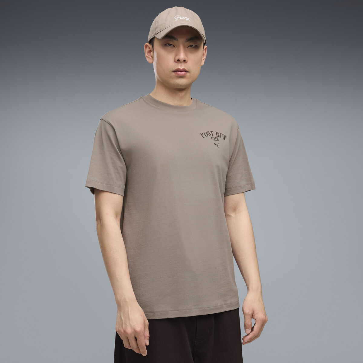 Graphic PUMA Cafe Relaxed T-Shirt Men in Mouse Gray, XL
