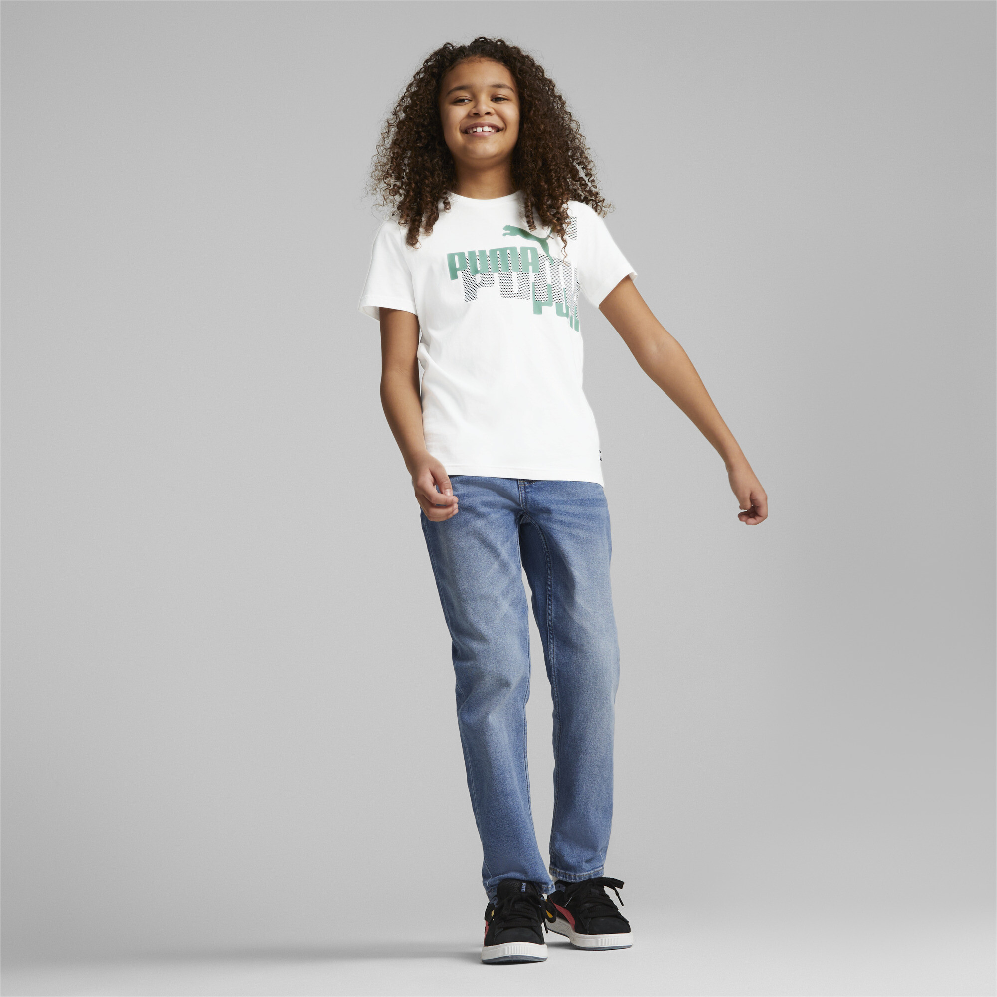PUMA ESS+ LOGO POWER T-Shirt In White, Size 5-6 Youth