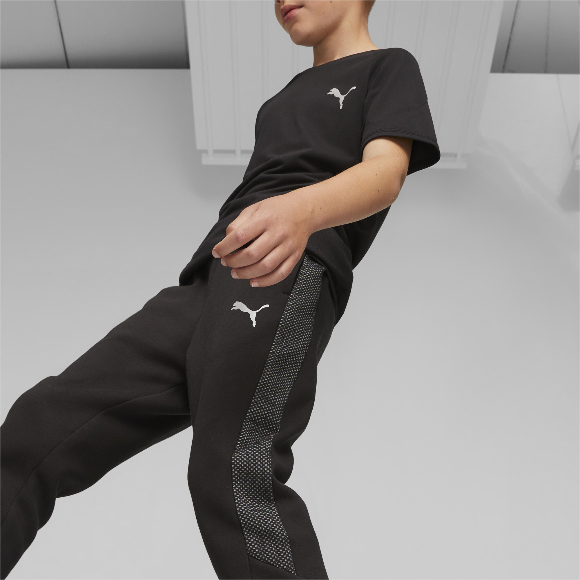 PUMA Evostripe Sweatpants In Black, Size 9-10 Youth
